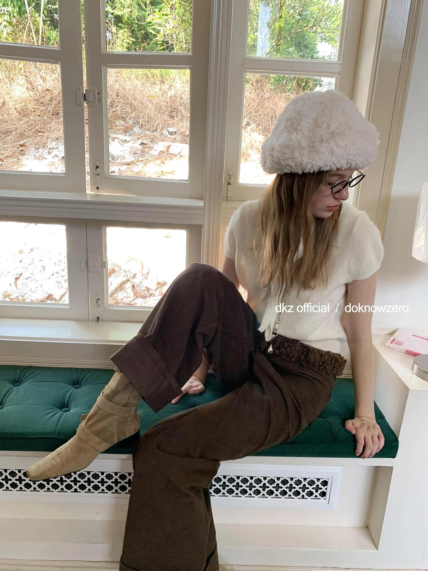 DKZ OFFICIAL 80 Wool Short Sleeve Knit Top With Scarf