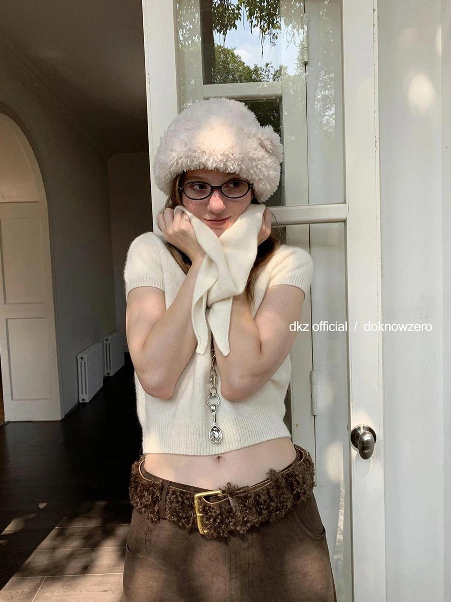 DKZ OFFICIAL 80 Wool Short Sleeve Knit Top With Scarf