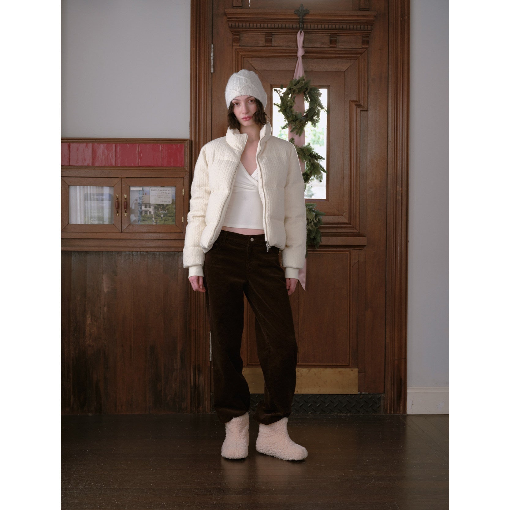 DKZ_OFFICIAL_Apricot_Cable_Knit_Stand_Collar_Short_Women&