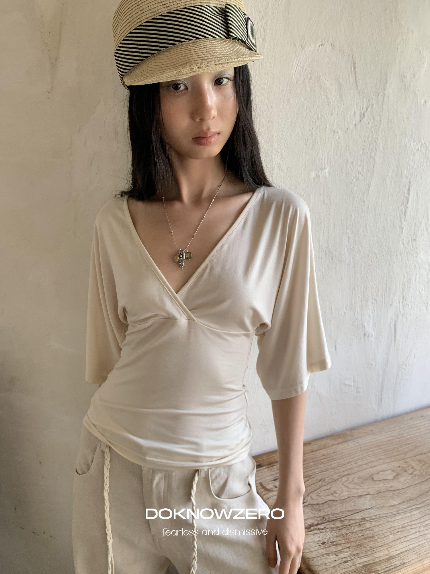 DKZ OFFICIAL Apricot V-neck Cutout Slim Waist Flutter Women&