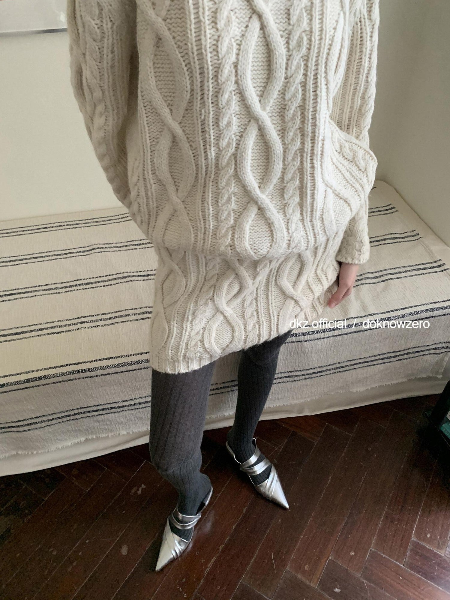 DKZ OFFICIAL Apricot Vintage Turtleneck Women&