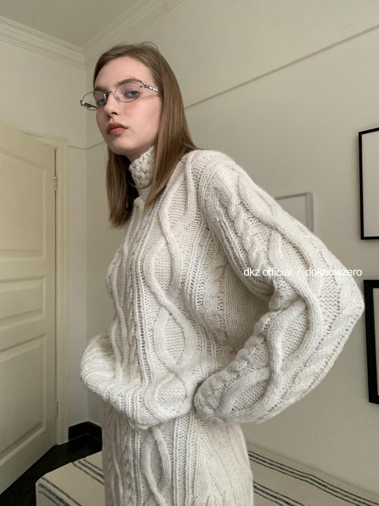 DKZ OFFICIAL Apricot Vintage Turtleneck Women&