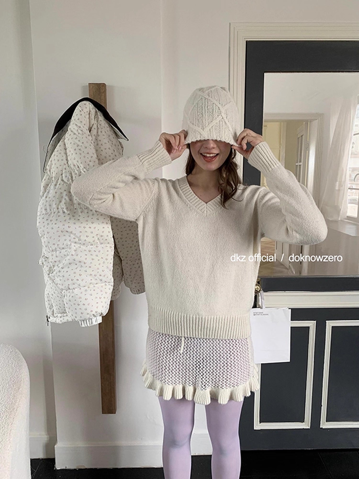 DKZ_OFFICIAL_Atmosphere_V-neck_Knit_Set_With_Skirt_MISSTT