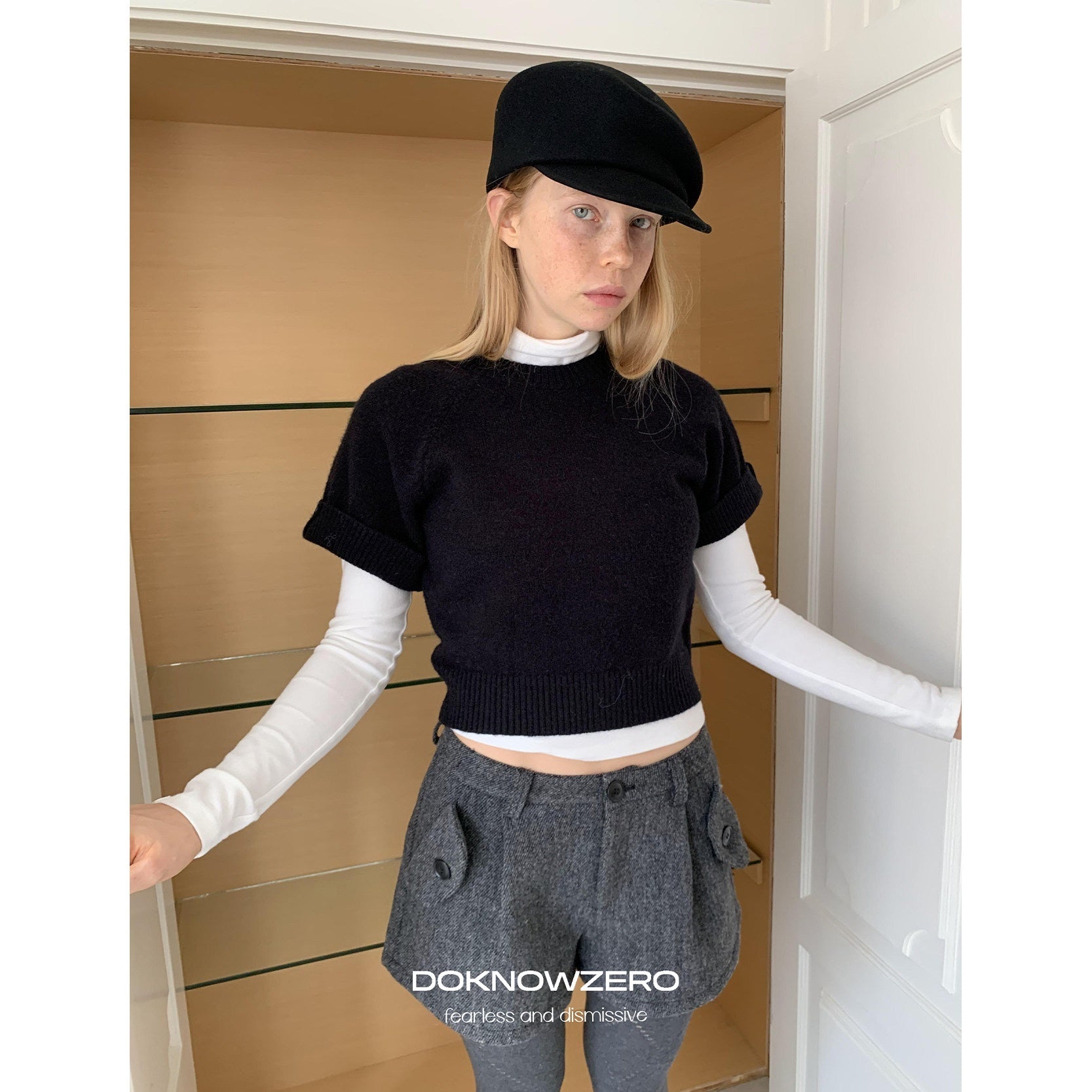 DKZ_OFFICIAL_Black_Knit_Cropped_Slim_Layering_Women&