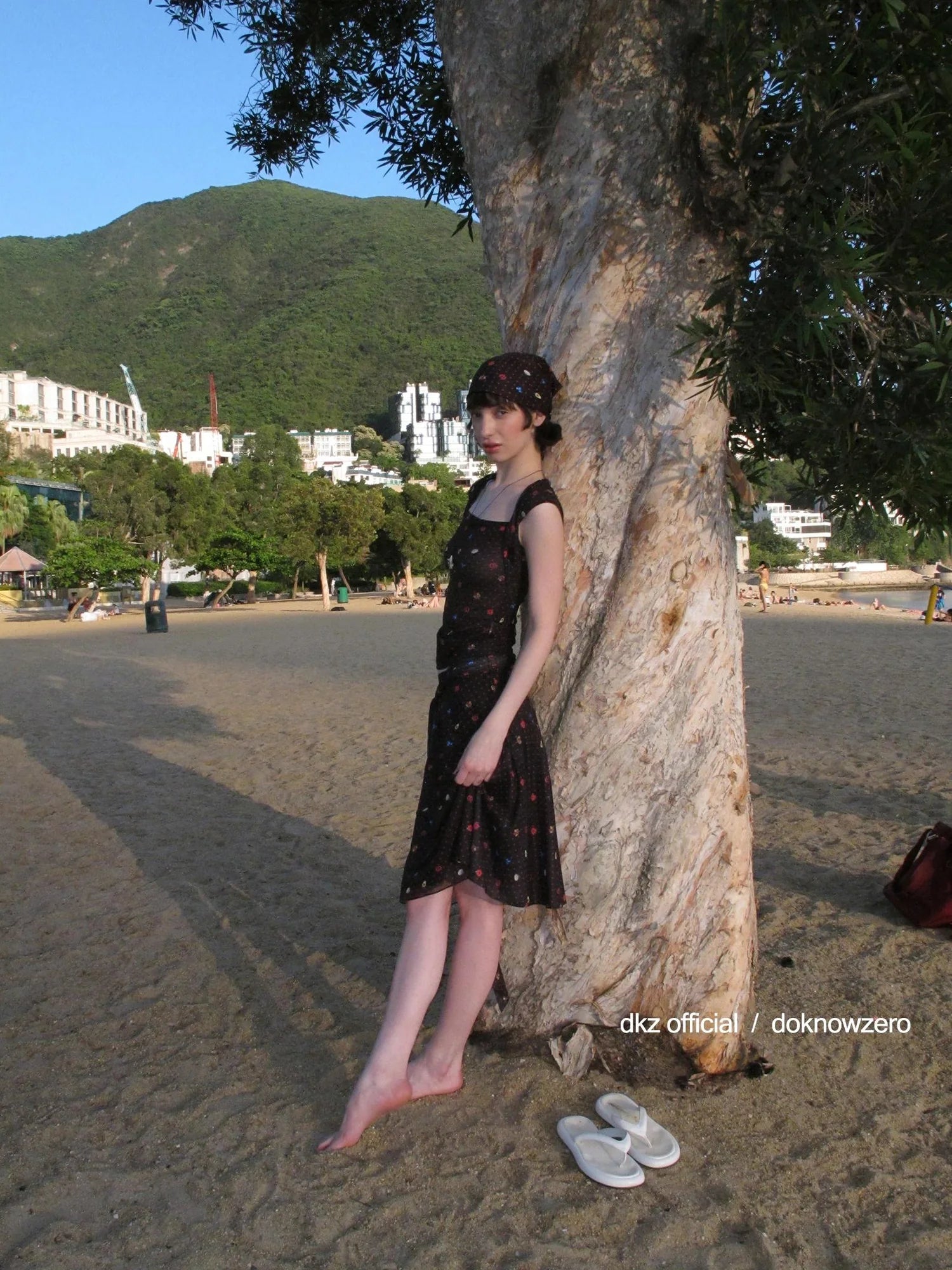 DKZ OFFICIAL Black Square Neck Printed T-shirt And Flared Skirt Set