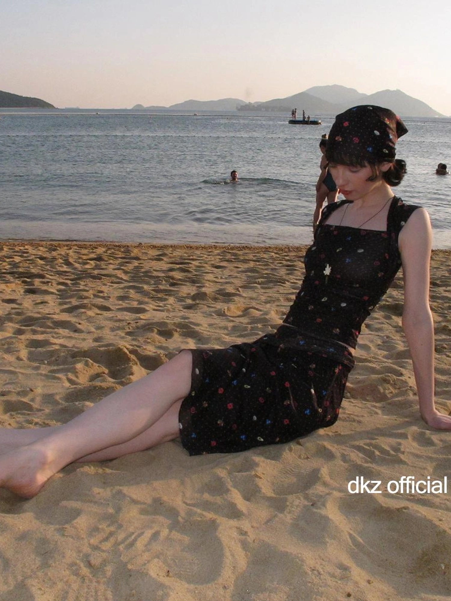 DKZ OFFICIAL Black Square Neck Printed T-shirt And Flared Skirt Set