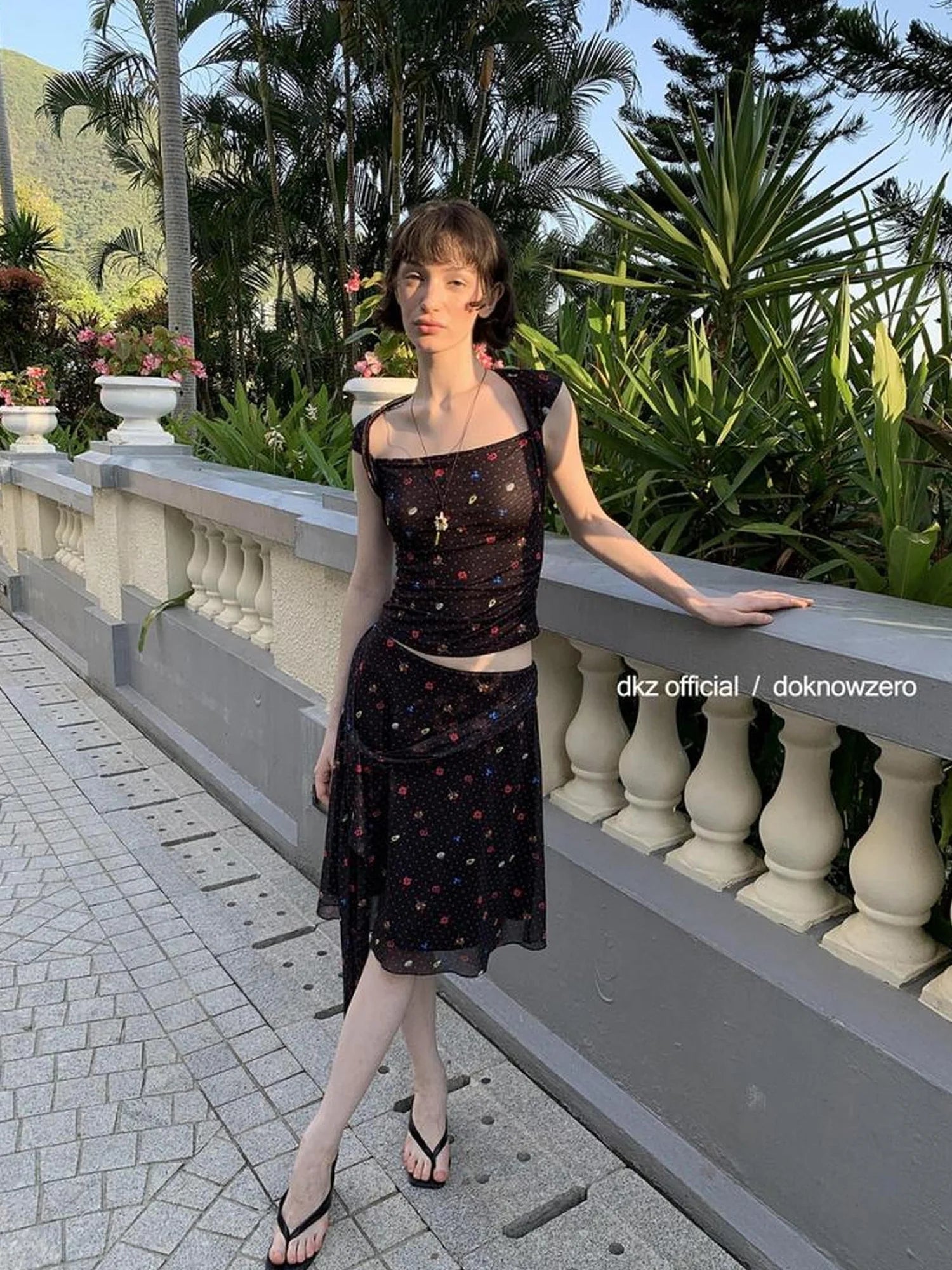 DKZ OFFICIAL Black Square Neck Printed T-shirt And Flared Skirt Set