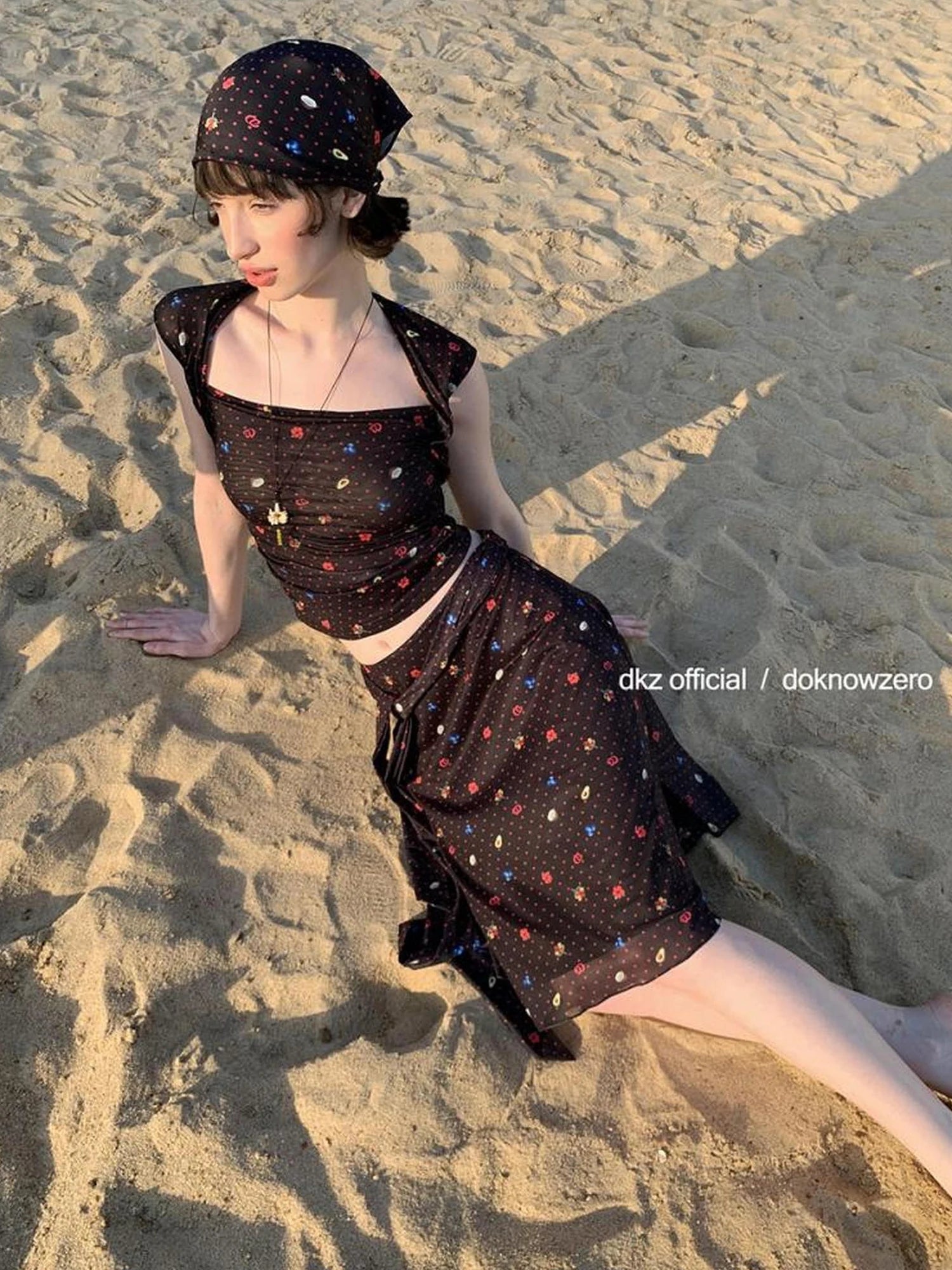 DKZ OFFICIAL Black Square Neck Printed T-shirt And Flared Skirt Set