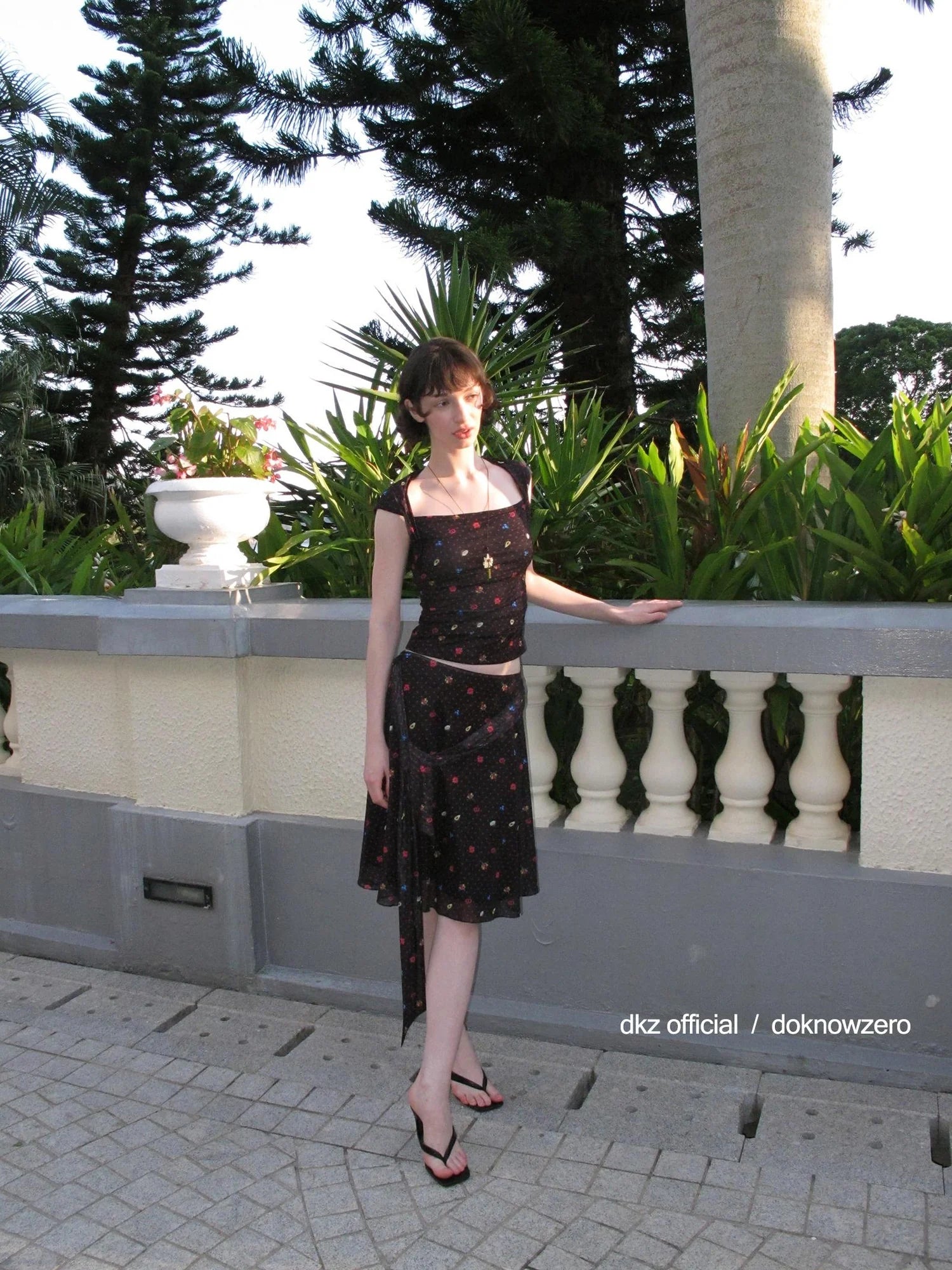 DKZ OFFICIAL Black Square Neck Printed T-shirt And Flared Skirt Set