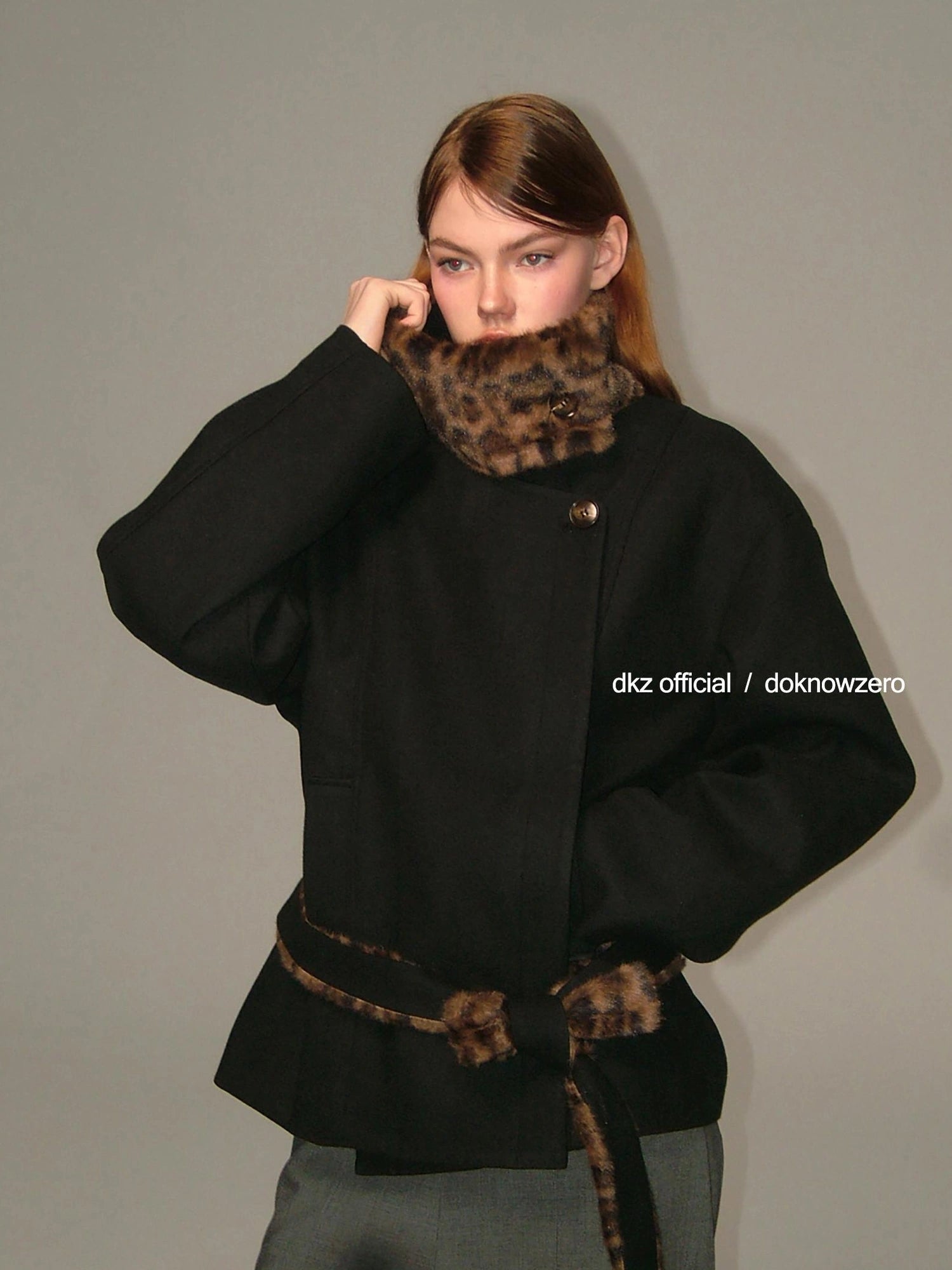 DKZ OFFICIAL Black Stand Collar Leopard Print Quilted Waist Cinching Coat