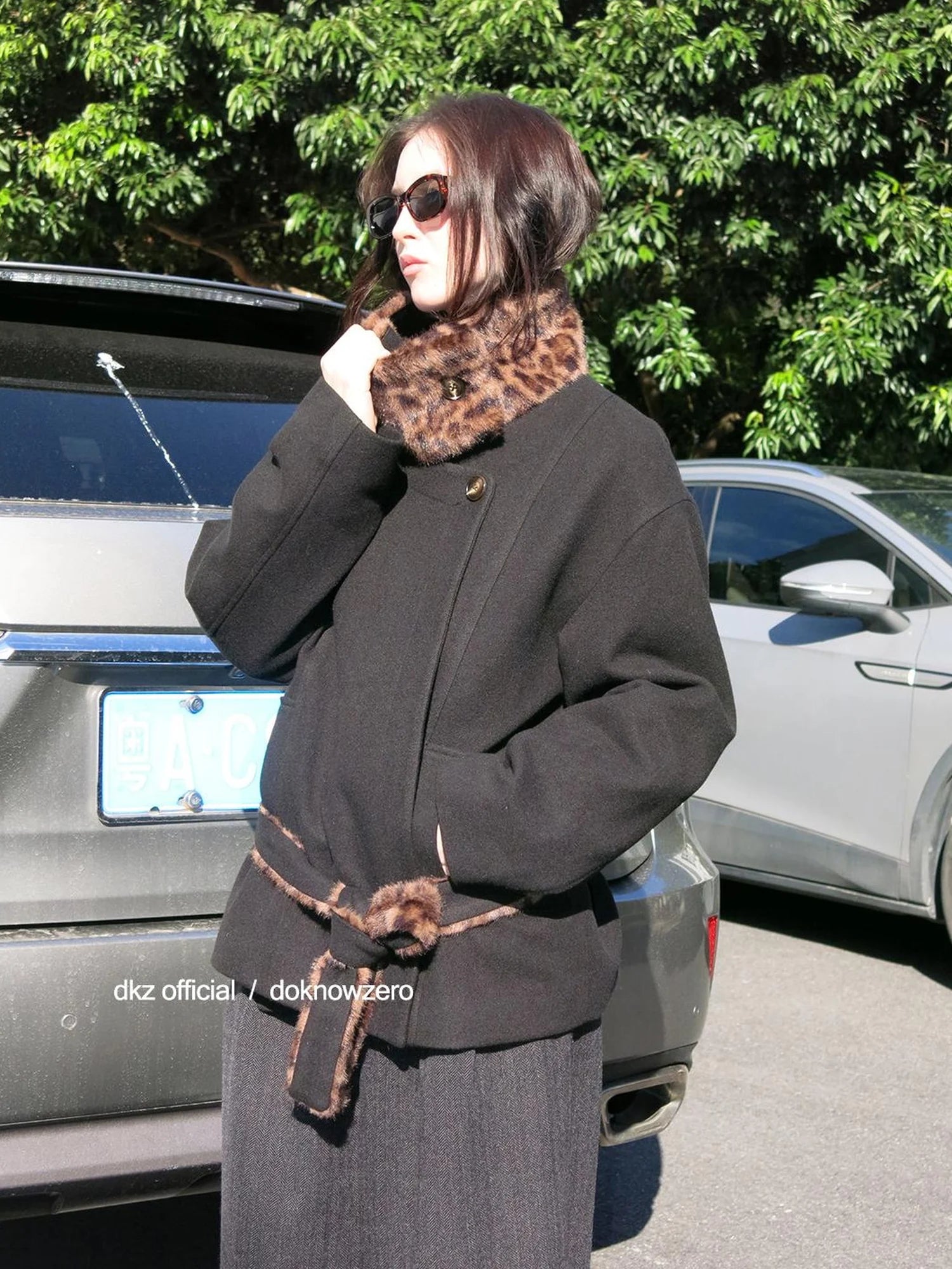 DKZ OFFICIAL Black Stand Collar Leopard Print Quilted Waist Cinching Coat