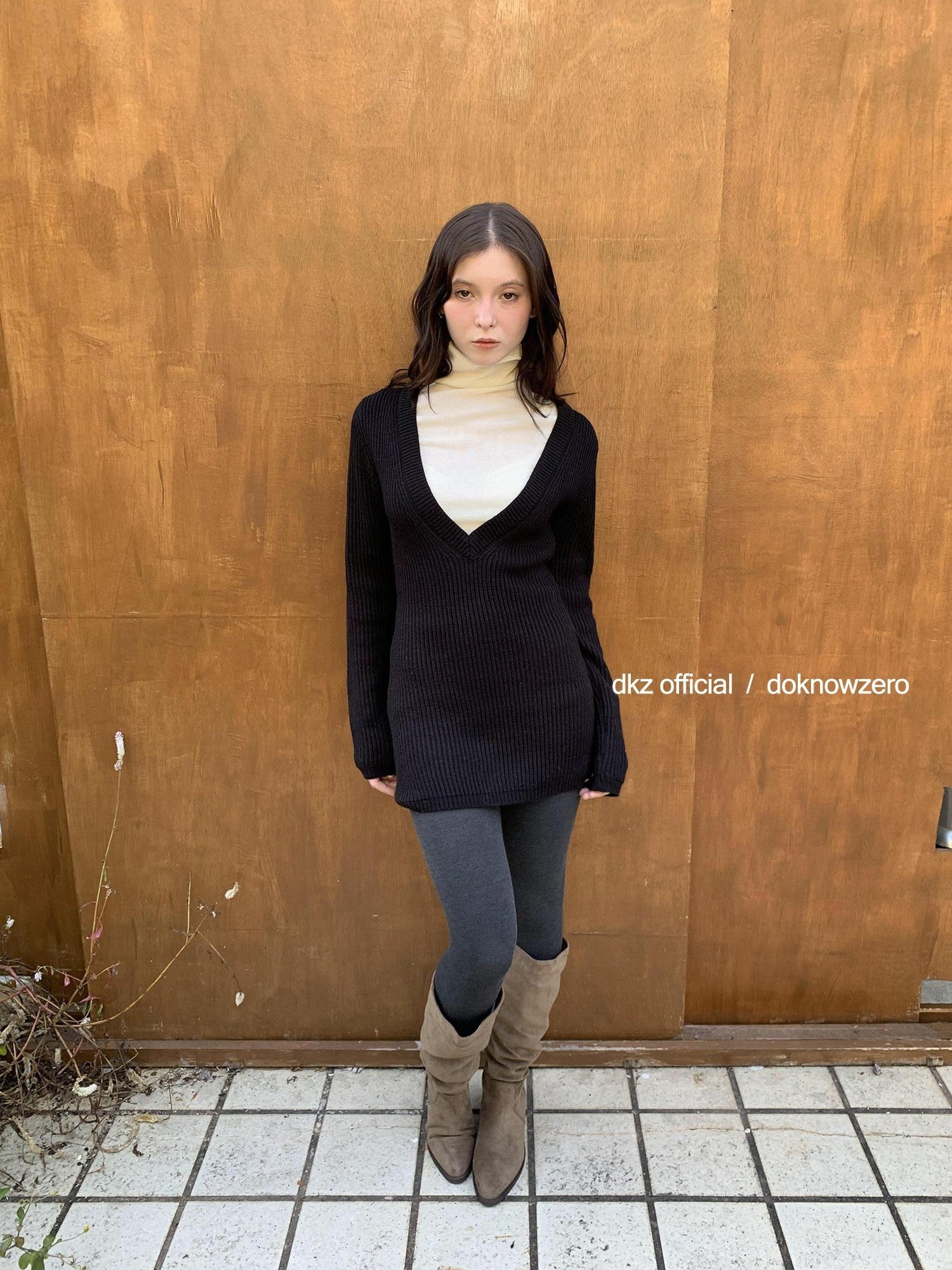 DKZ OFFICIAL Black V-neck Knit Fitted Waist Women&