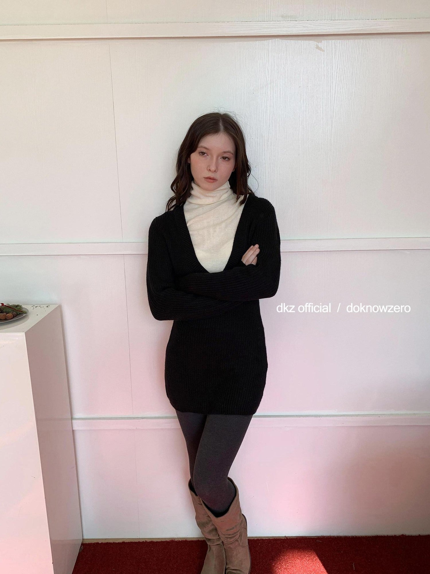 DKZ OFFICIAL Black V-neck Knit Fitted Waist Women&