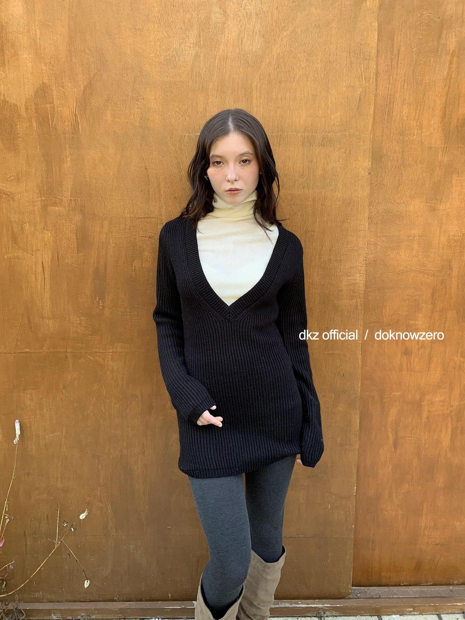 DKZ OFFICIAL Black V-neck Knit Fitted Waist Women&