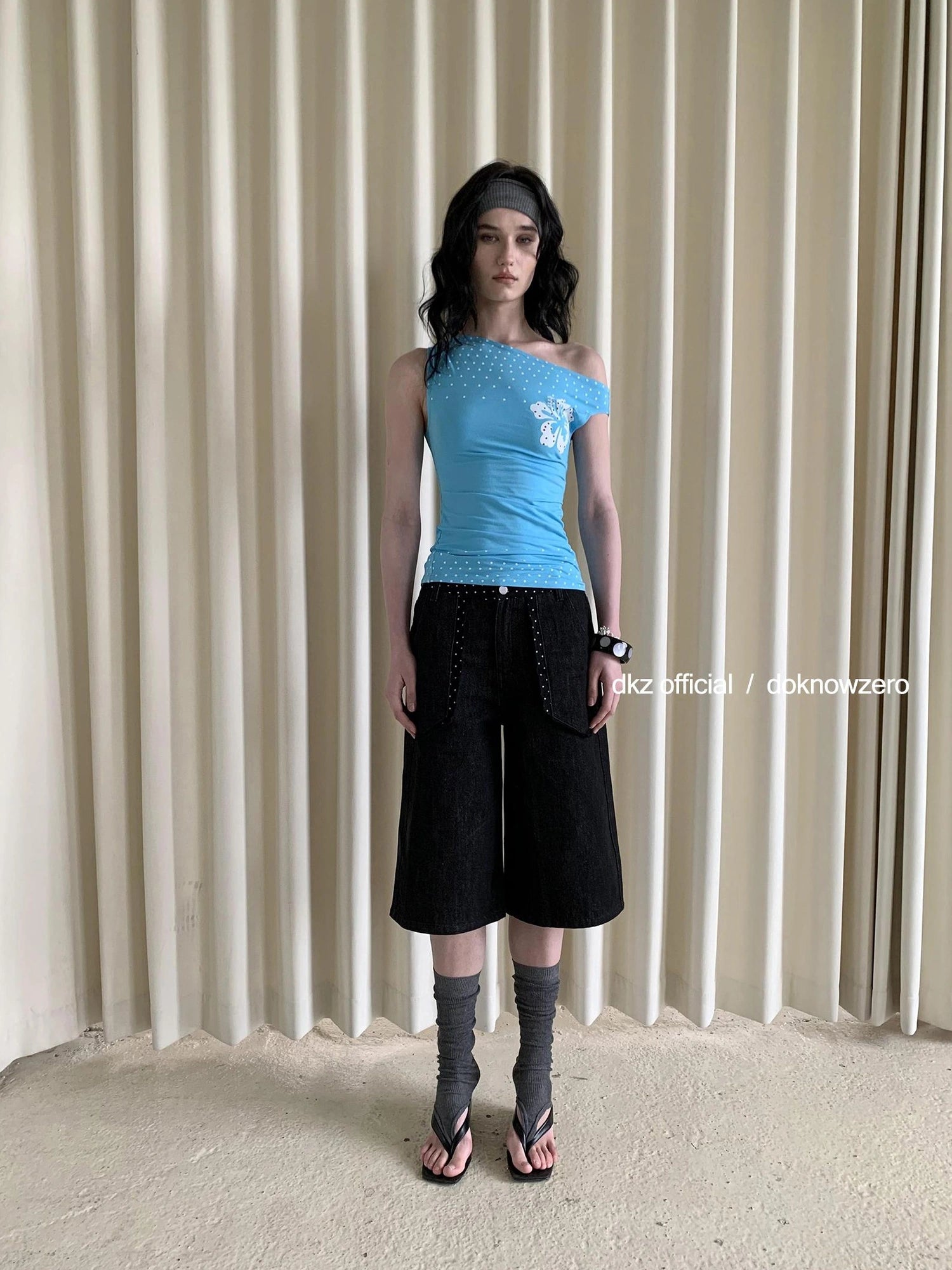 DKZ OFFICIAL Blue Floral Print Asymmetrical Sleeveless Top