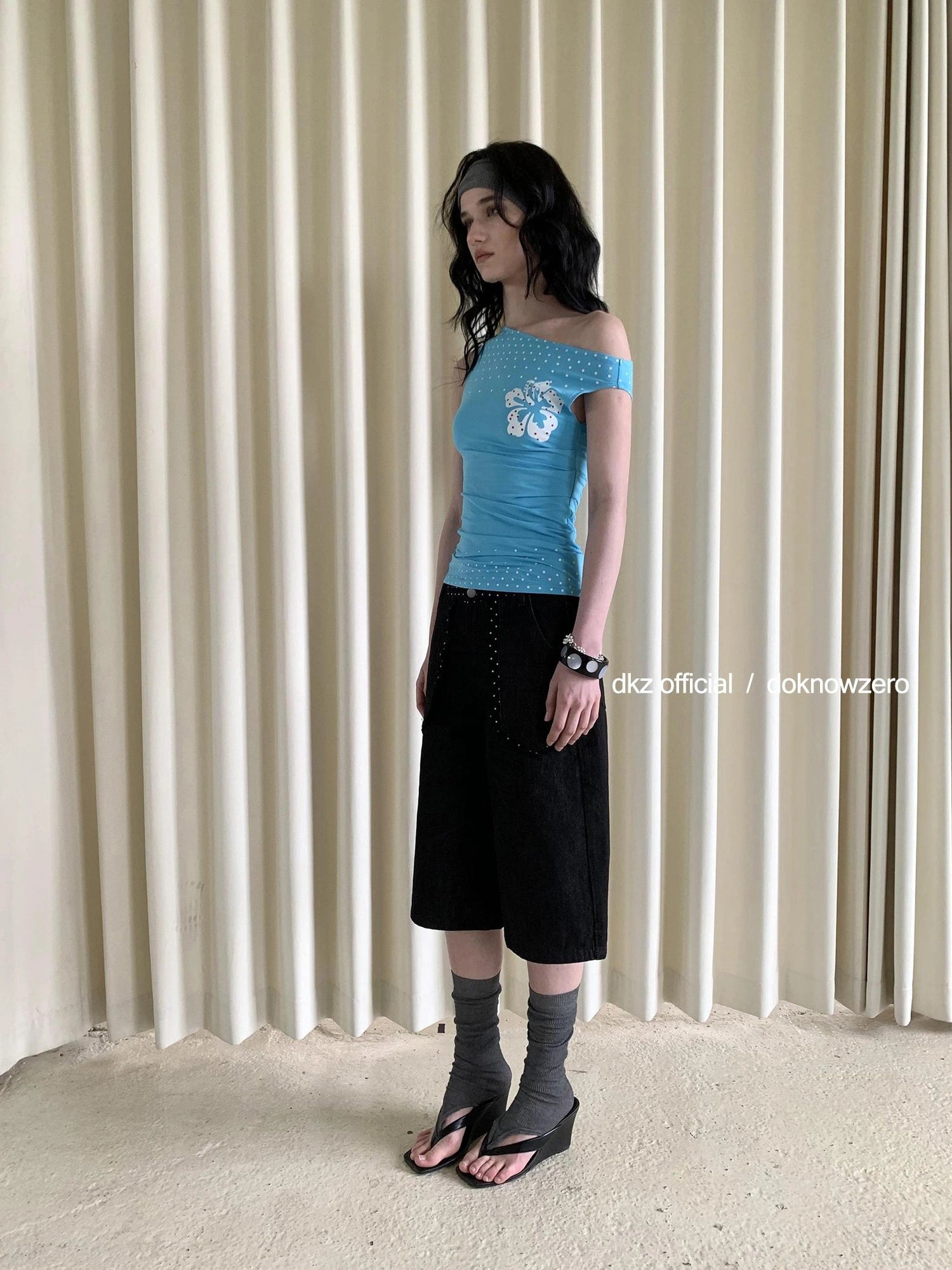 DKZ OFFICIAL Blue Floral Print Asymmetrical Sleeveless Top