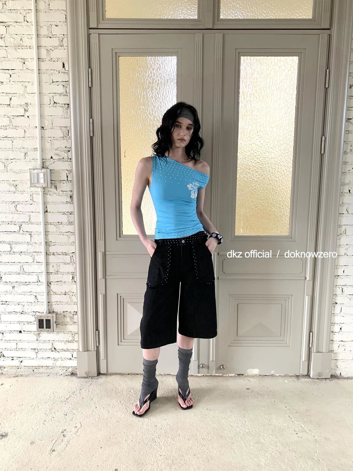 DKZ OFFICIAL Blue Floral Print Asymmetrical Sleeveless Top