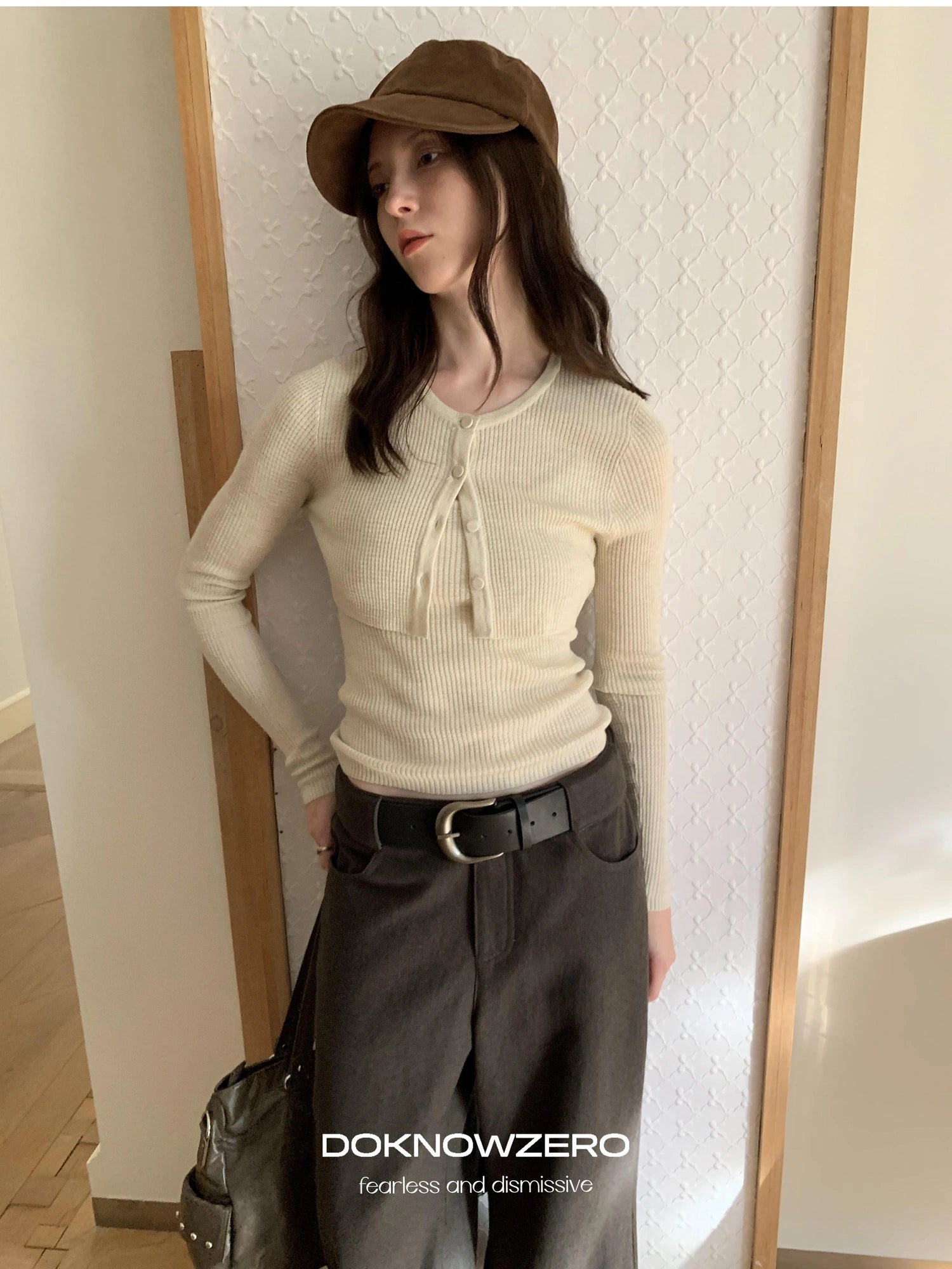 DKZ OFFICIAL Cropped Knit Cardigan Camisole Set Apricot