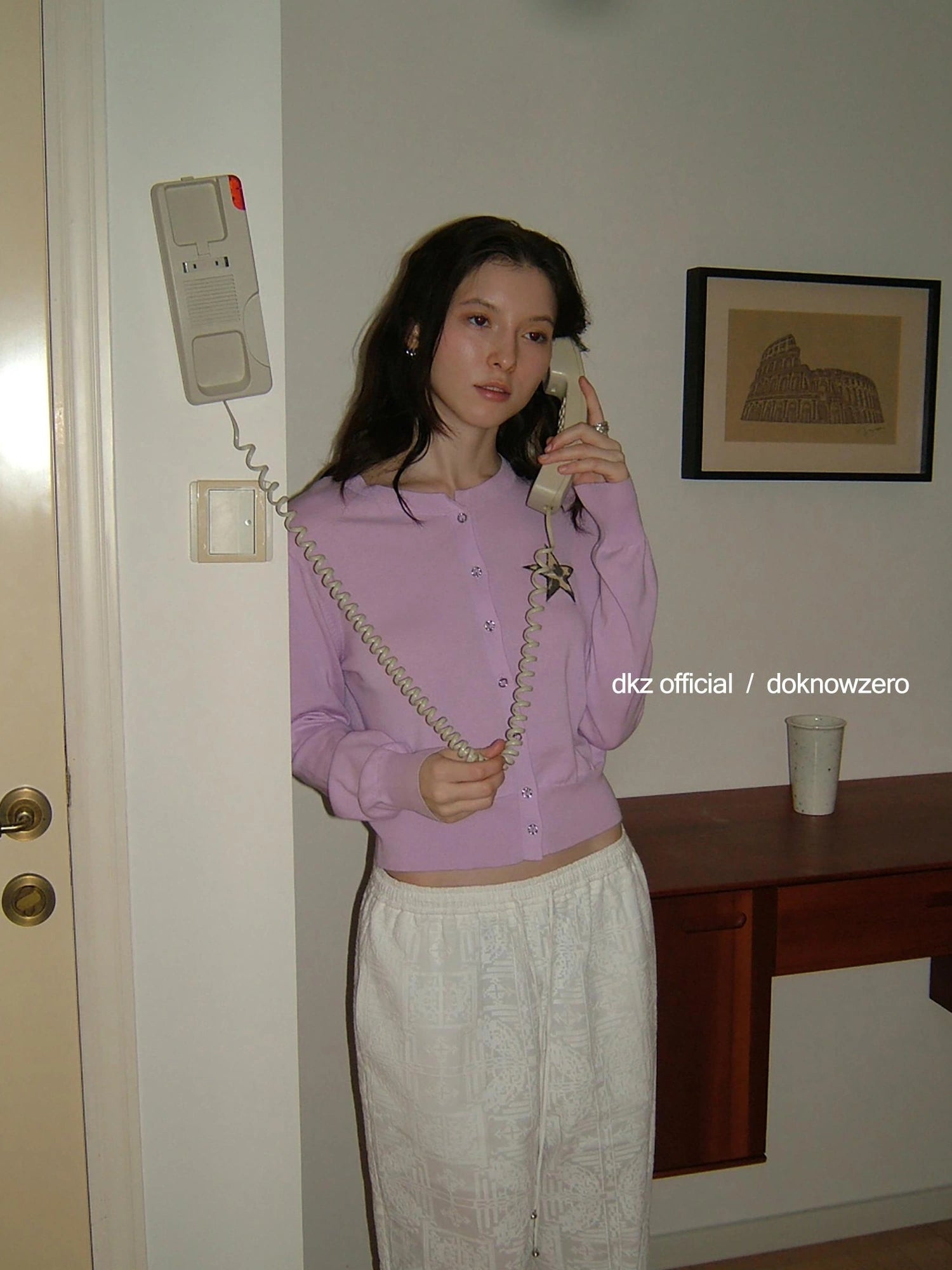 DKZ OFFICIAL Cropped Knit Cardigan With Star Embroidery