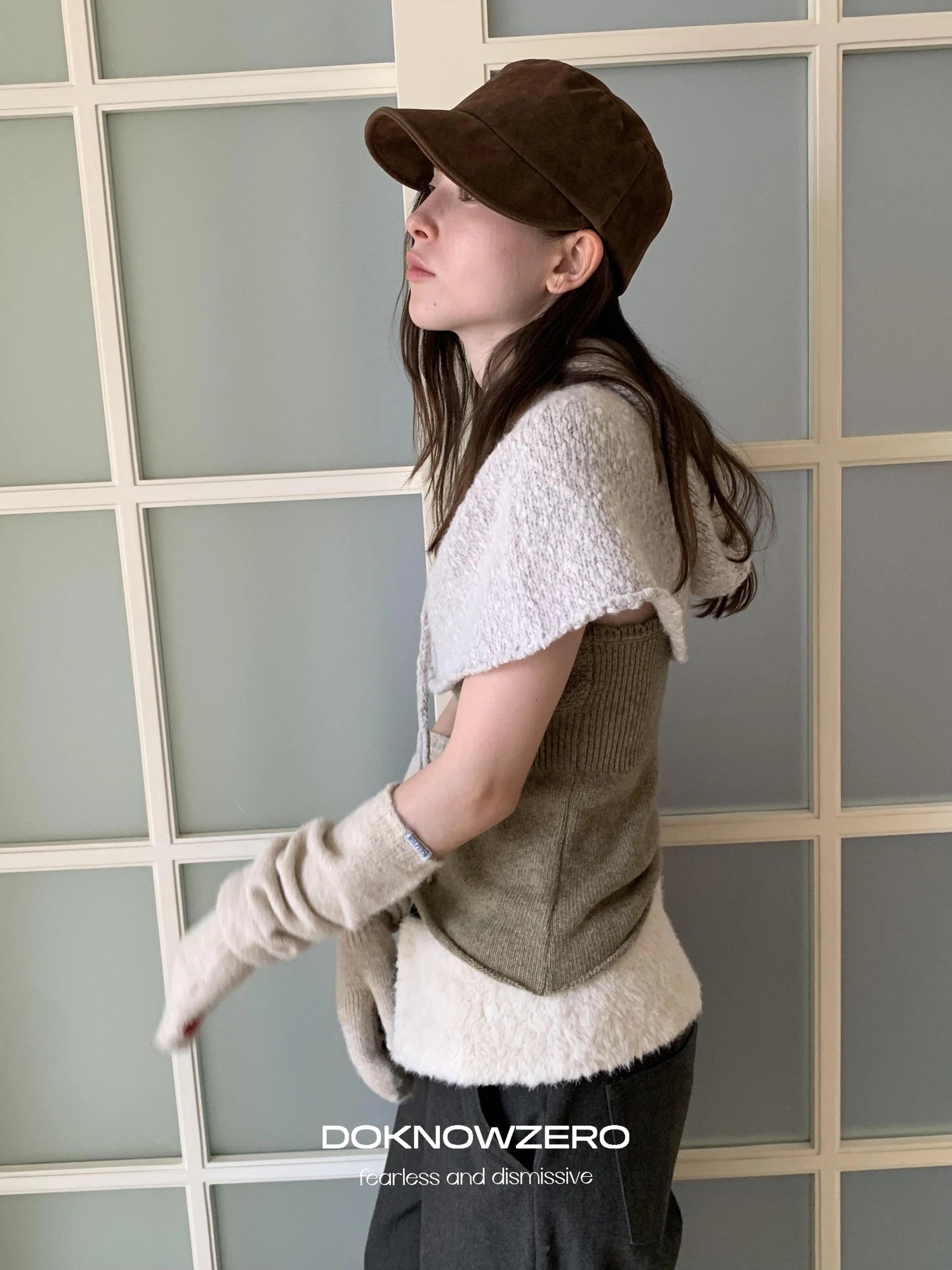 DKZ OFFICIAL Cropped Knit Hooded Layering Vest