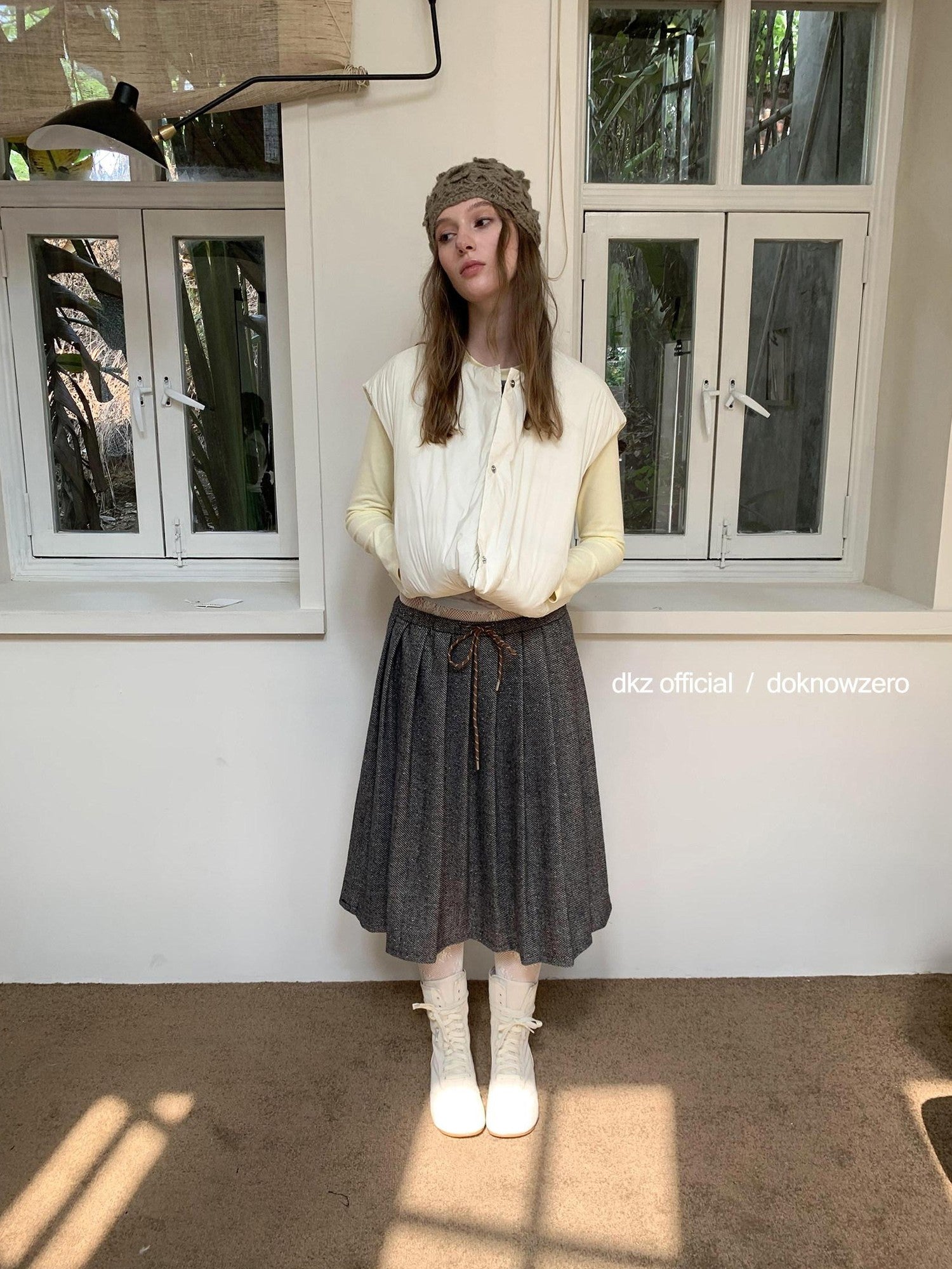DKZ OFFICIAL Cropped Round Neck White Duck Down Padded Straight Cut Women&