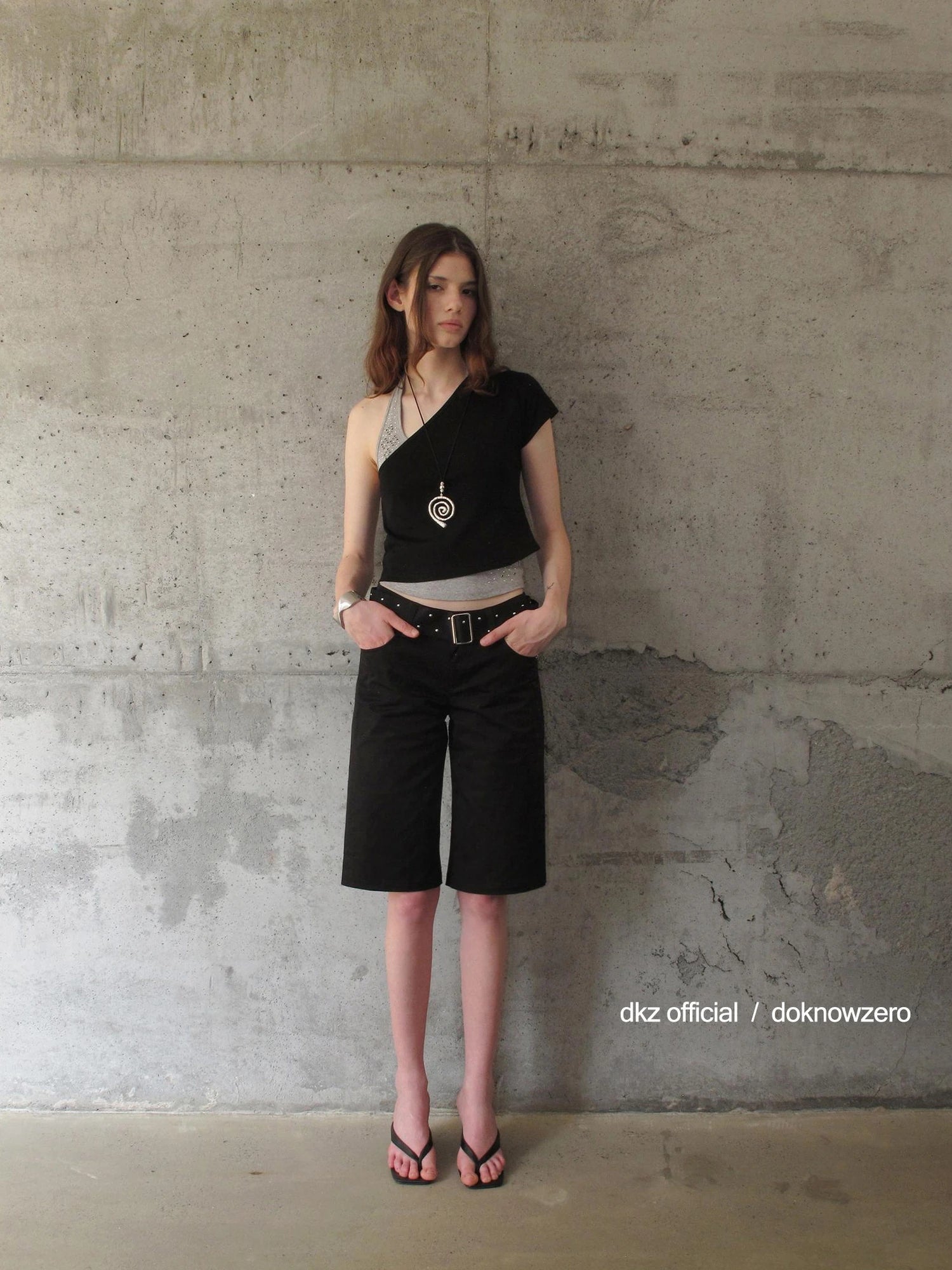 DKZ OFFICIAL Cuffed Denim Shorts With Studded Belt