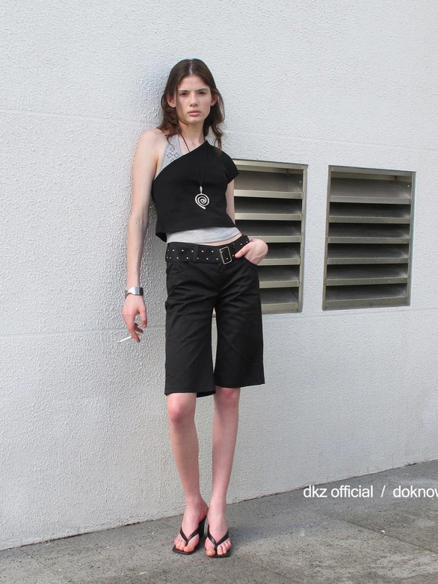 DKZ OFFICIAL Cuffed Denim Shorts With Studded Belt