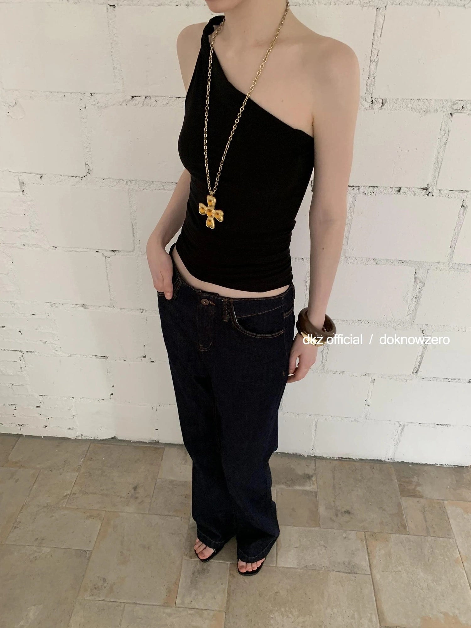 DKZ OFFICIAL Deep Blue Slim Flare Jeans