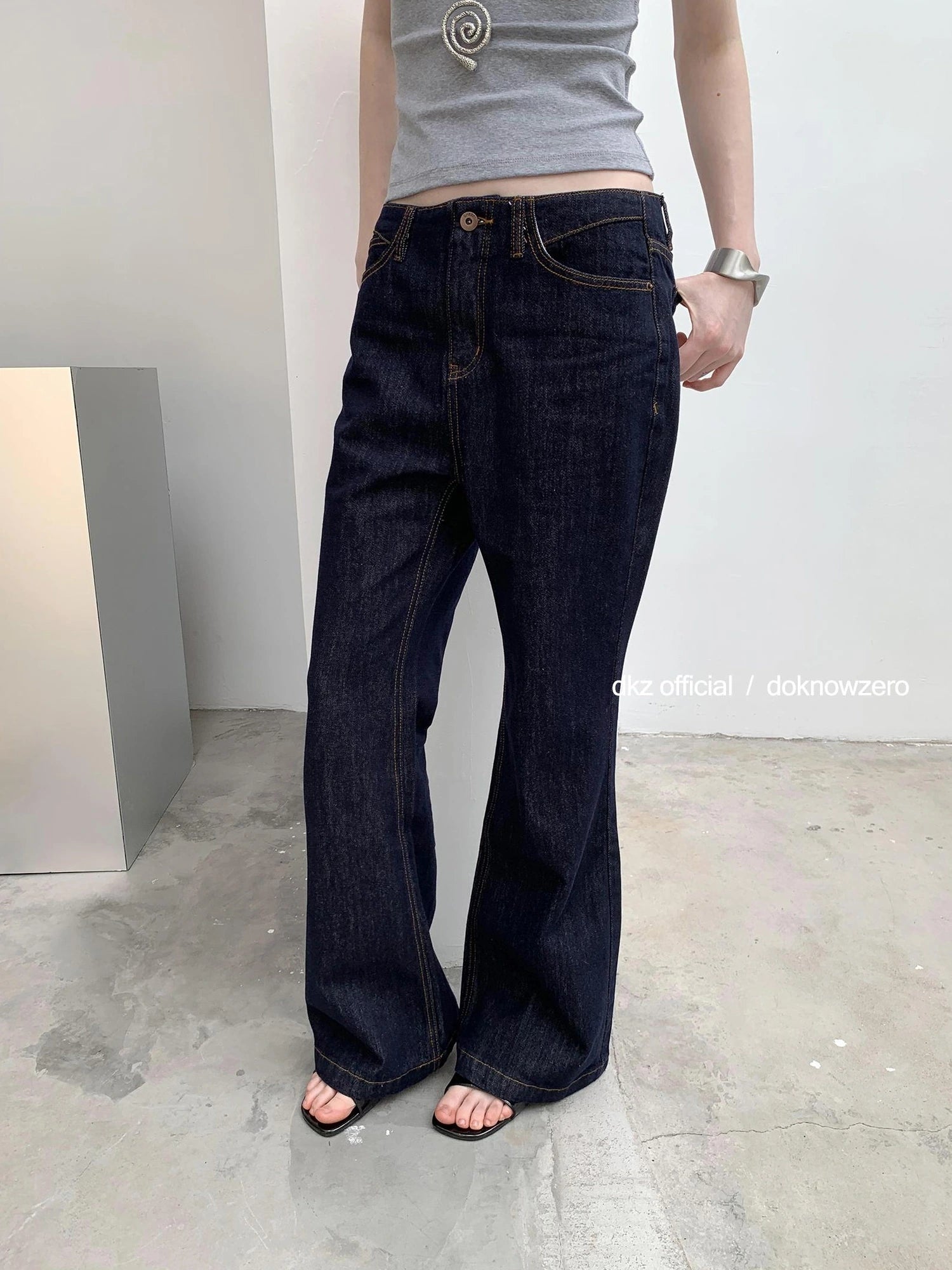 DKZ OFFICIAL Deep Blue Slim Flare Jeans