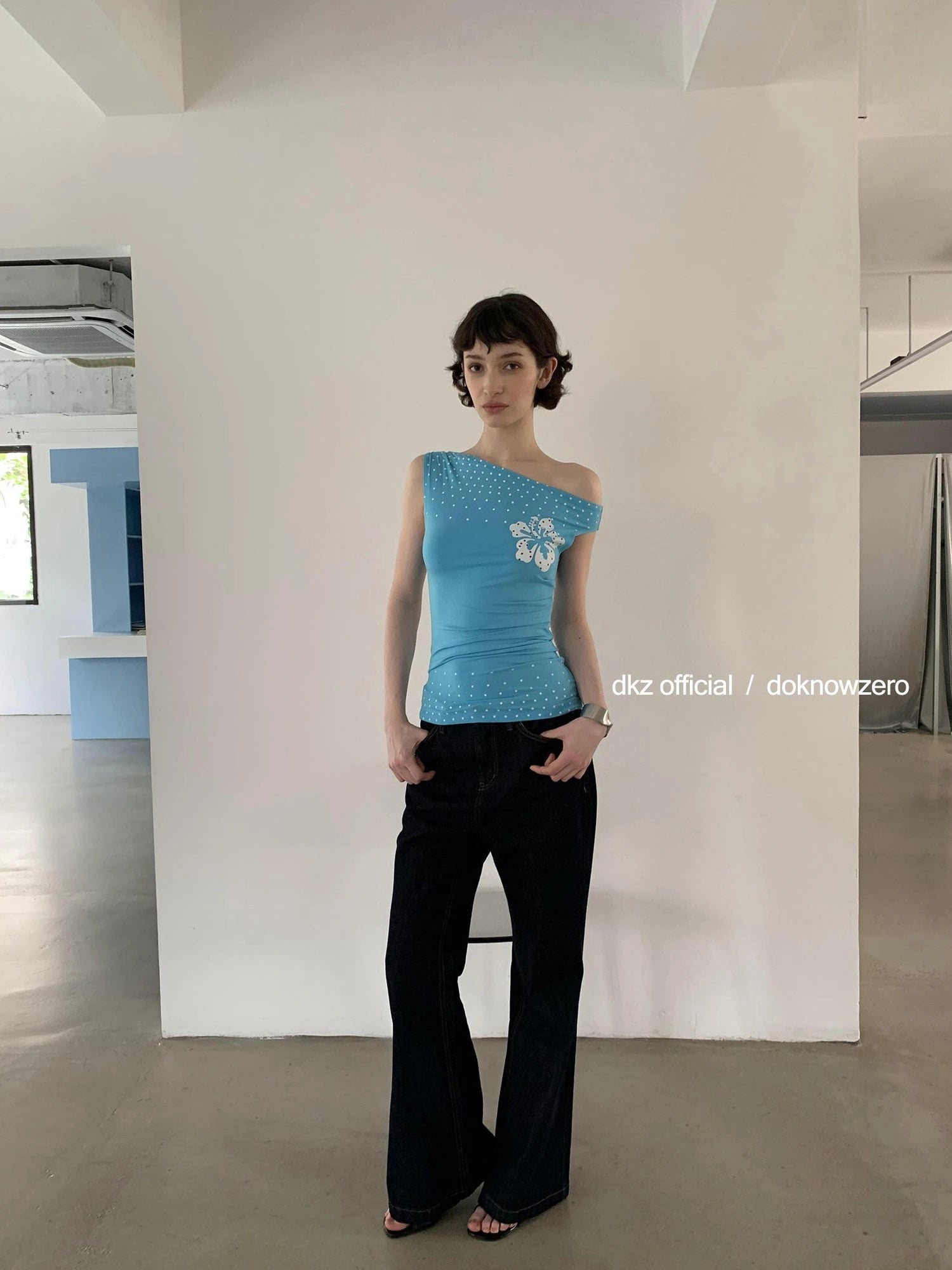 DKZ OFFICIAL Deep Blue Slim Flare Jeans