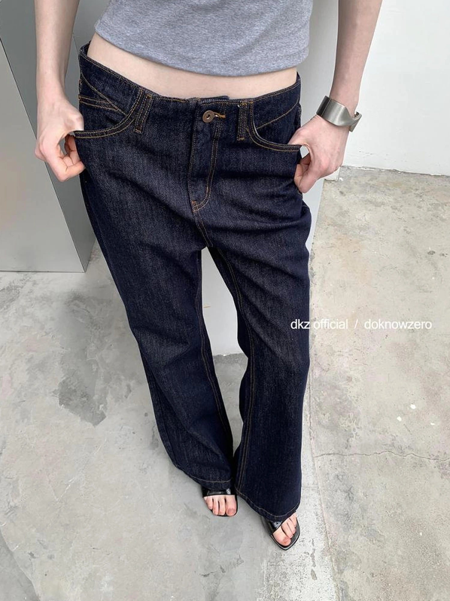 DKZ OFFICIAL Deep Blue Slim Flare Jeans