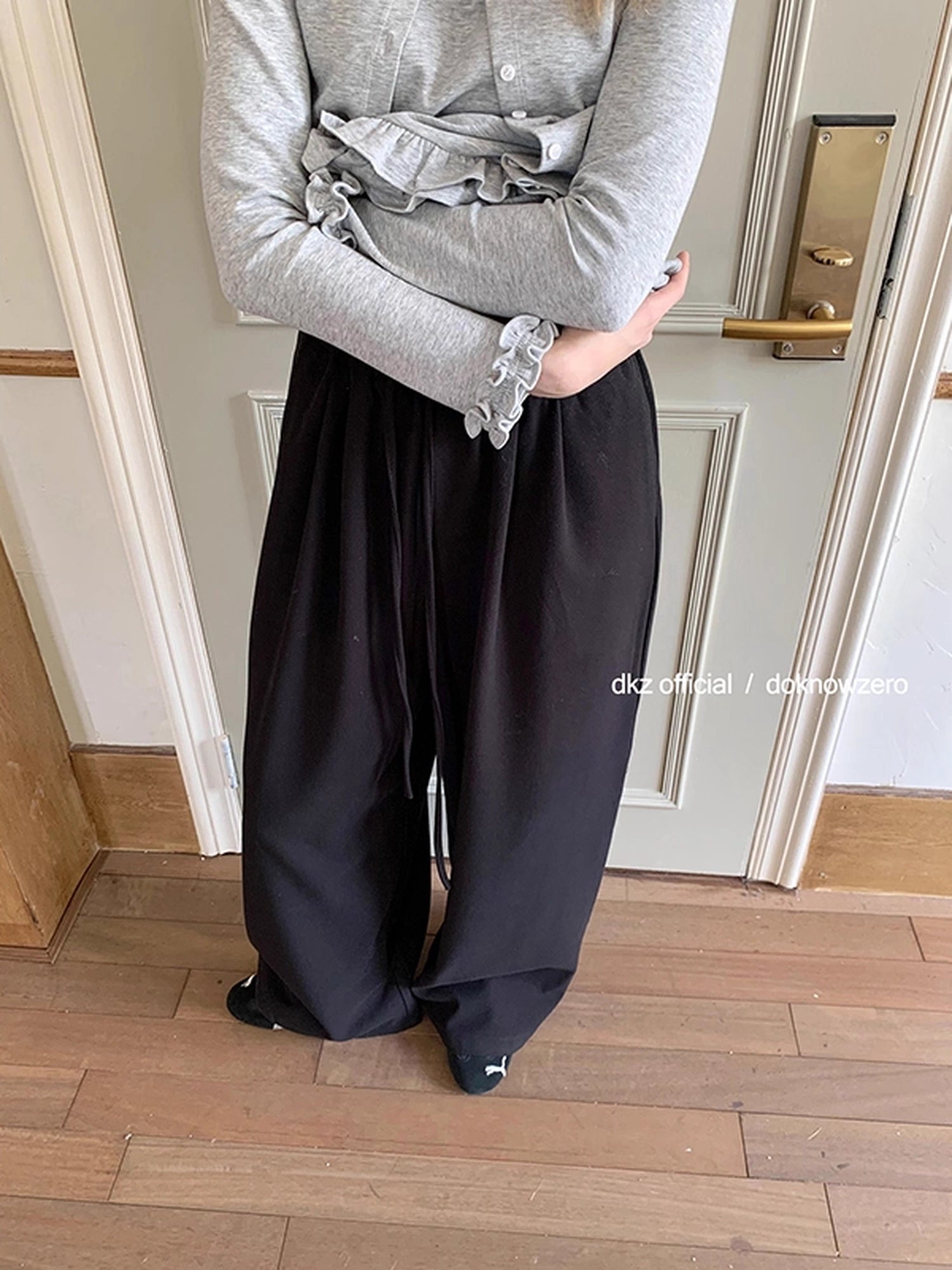 DKZ_OFFICIAL_Elastic_Waist_Dropped_Hem_Wide_Leg_Trousers_MISSTT