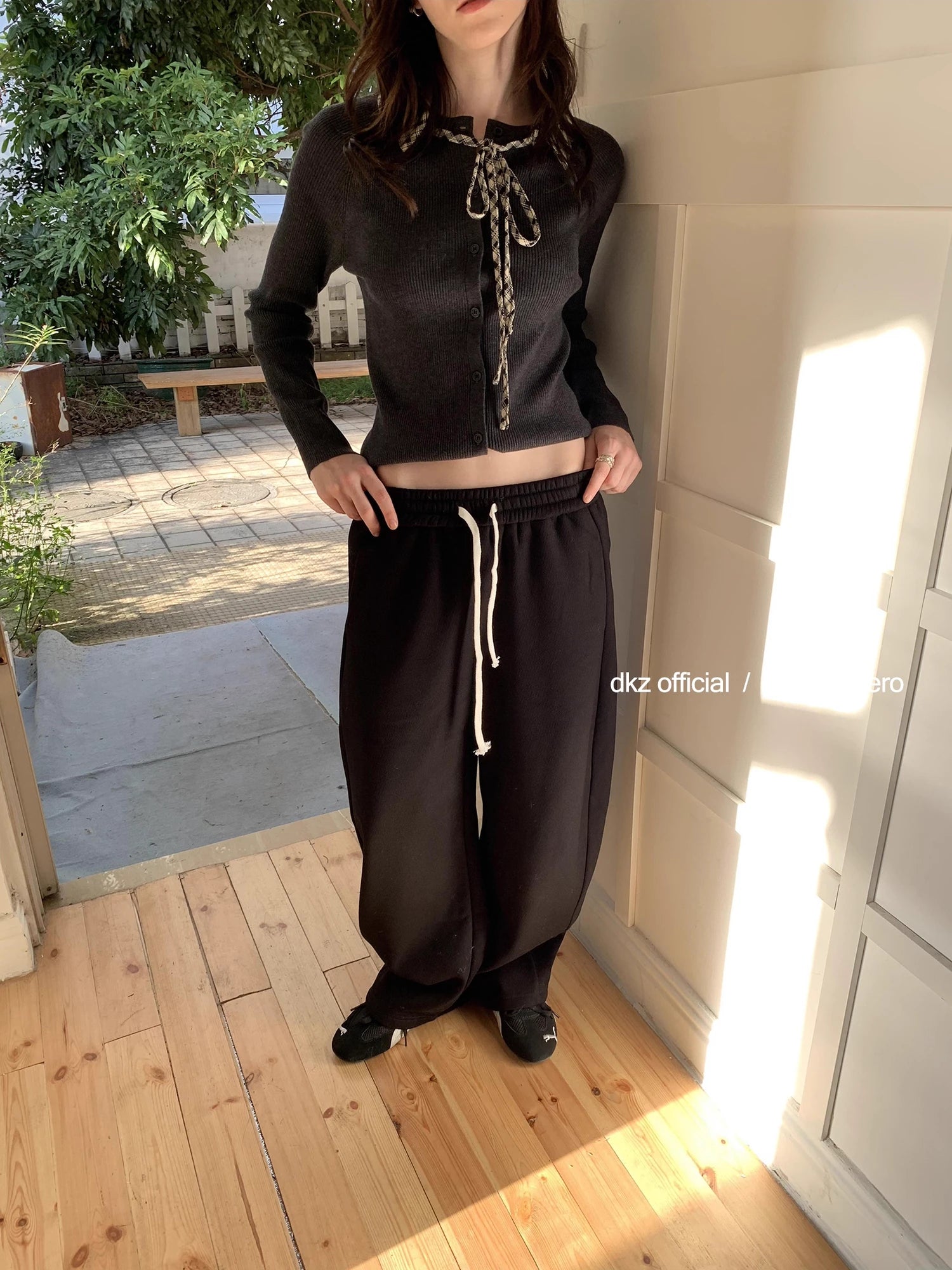 DKZ_OFFICIAL_Gray_Drawstring_Fleece_Lined_Arc_Sweatpants_For_Women_MISSTT