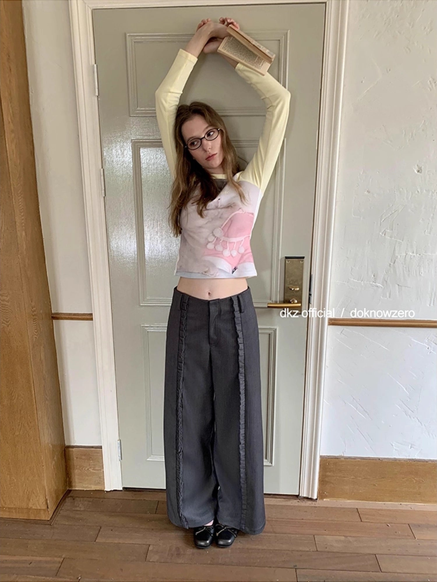 DKZ_OFFICIAL_Gray_Flared_Trousers_With_Lace_Trim_And_Contrast_Panels_MISSTT