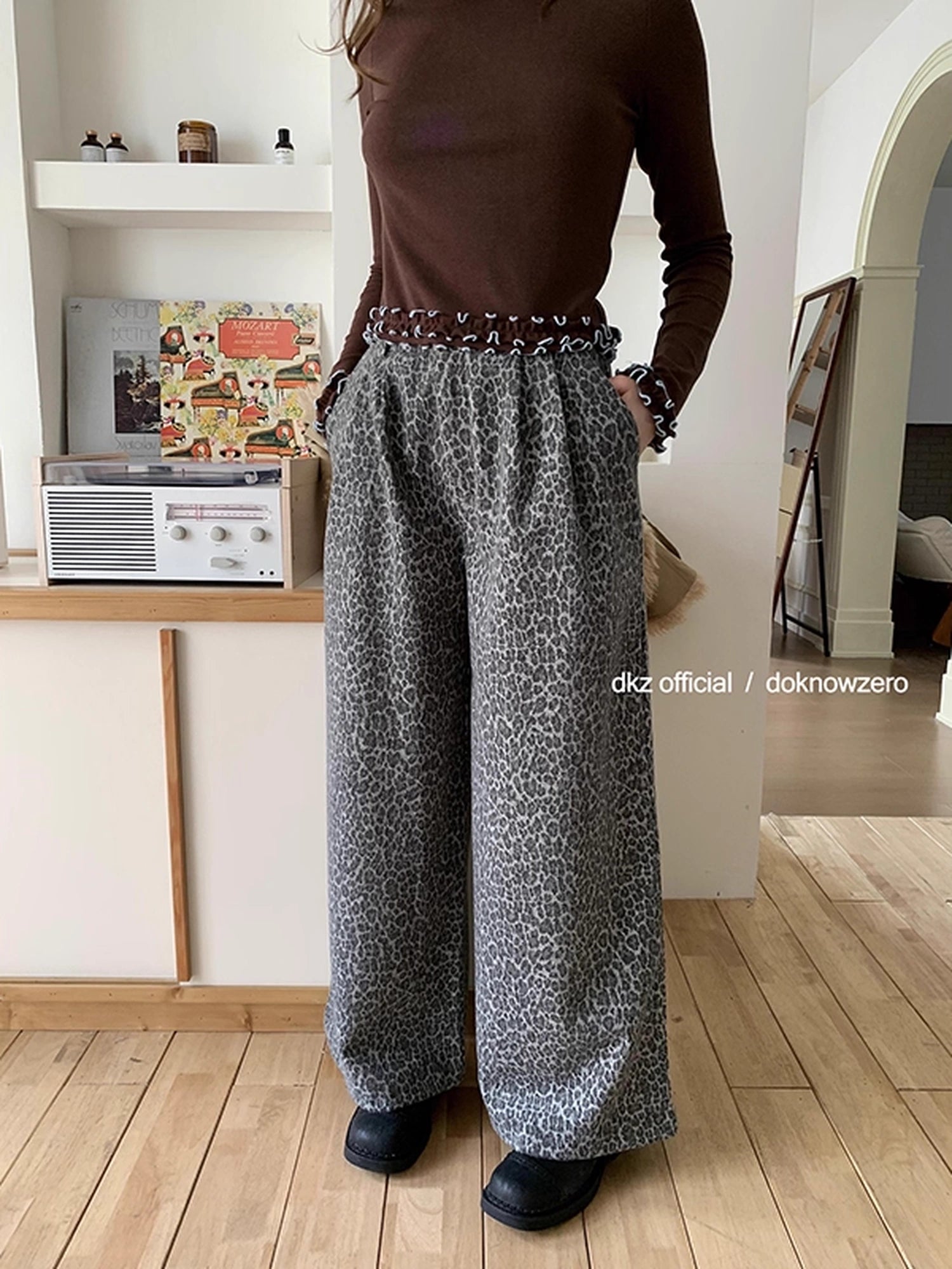 DKZ_OFFICIAL_Gray_Leopard_Print_Wide_Leg_Trousers_For_Women_MISSTT