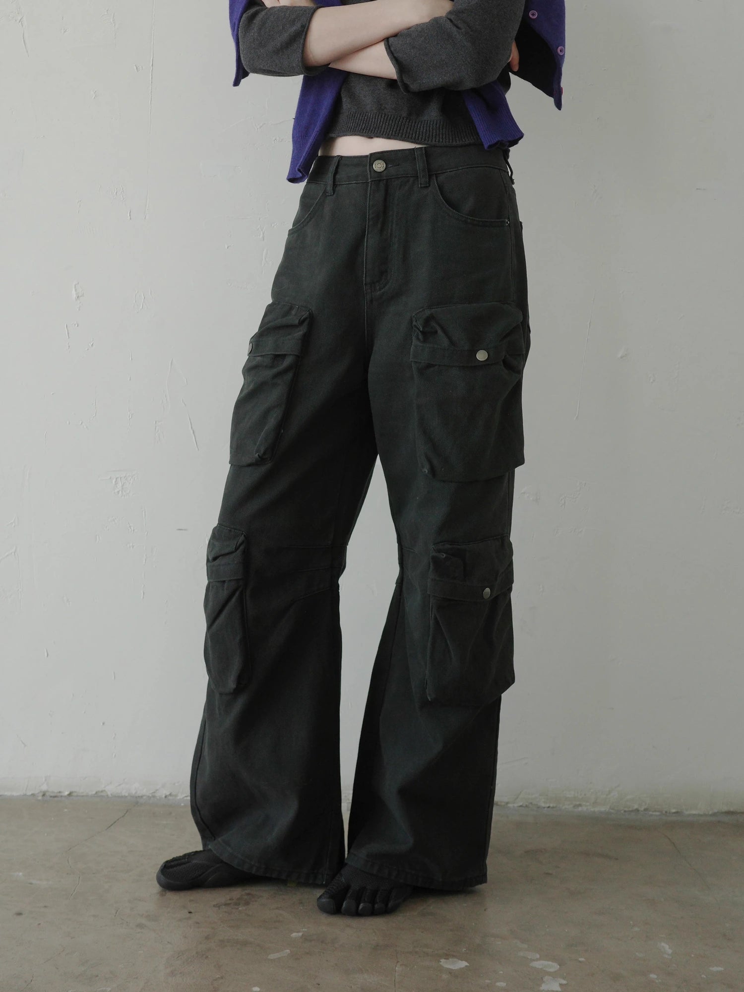 DKZ_OFFICIAL_Gray_Multi_Pocket_Cargo_Pants_For_Women_Loose_Fit_Retro_Long_Pants_MISSTT