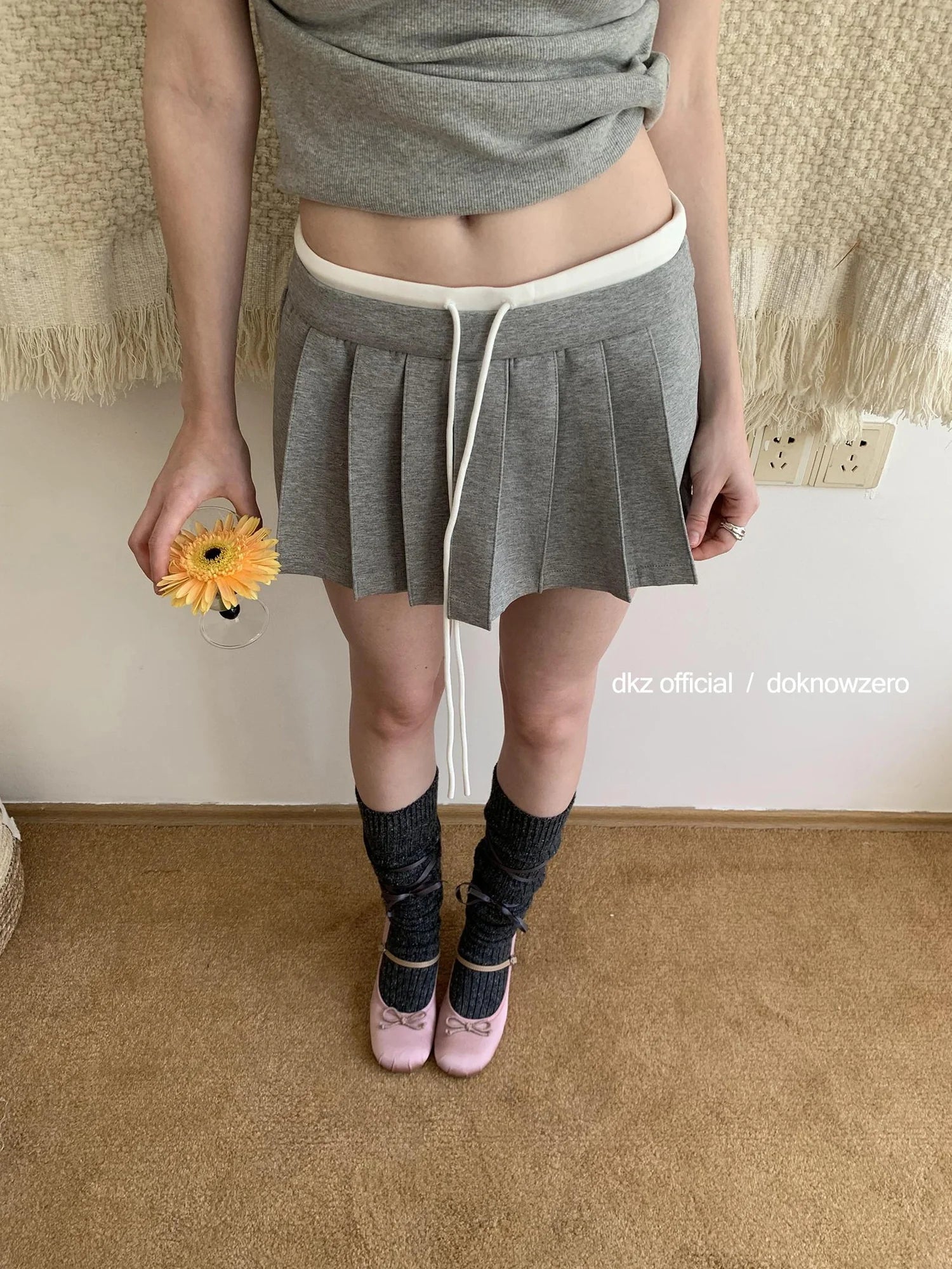 DKZ OFFICIAL Gray Pleated A Line Skirt with Contrast Color Block