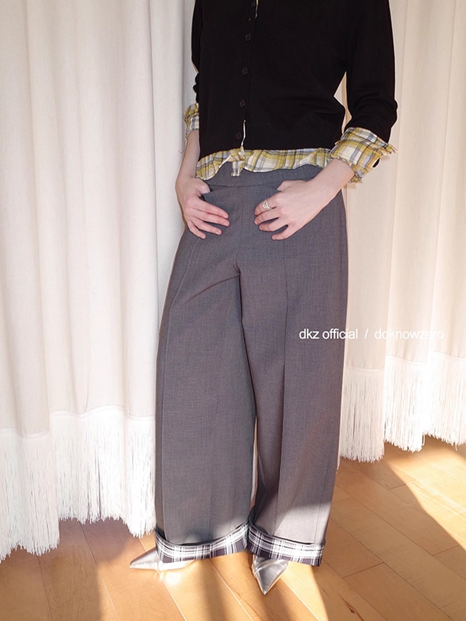 DKZ_OFFICIAL_Grey_Wide_Leg_Checkered_Cuff_Trousers_For_Women_MISSTT