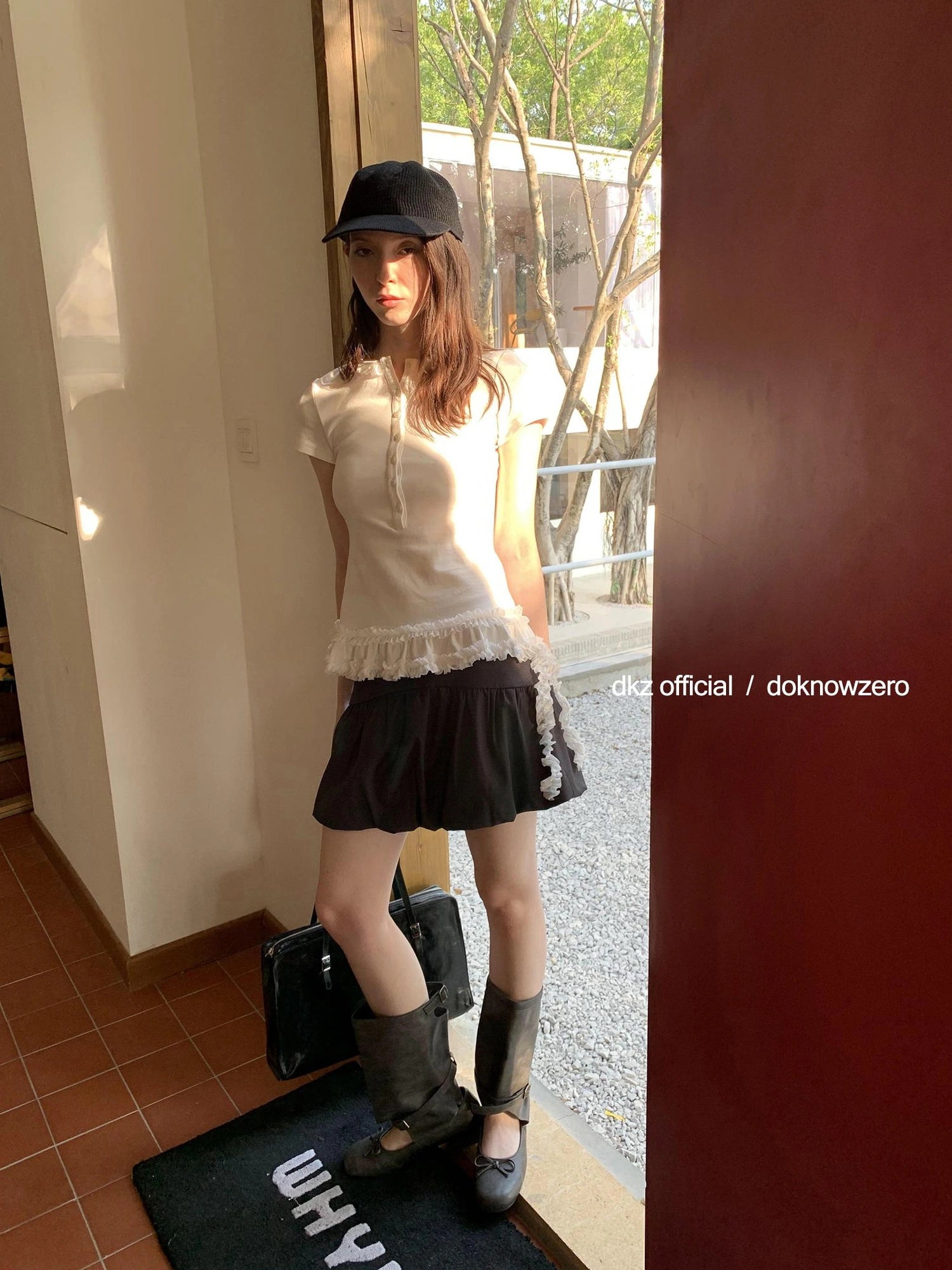 DKZ OFFICIAL Henry Collar Short Sleeve T-shirt With Hem Ruffle Design