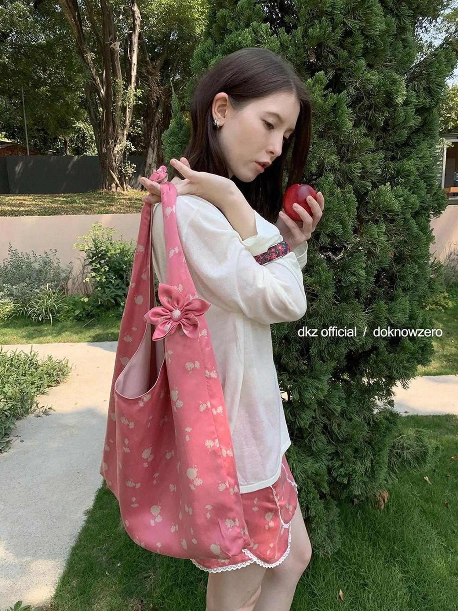 DKZ OFFICIAL Japanese Cupro Floral Print Commuter Tote Bag