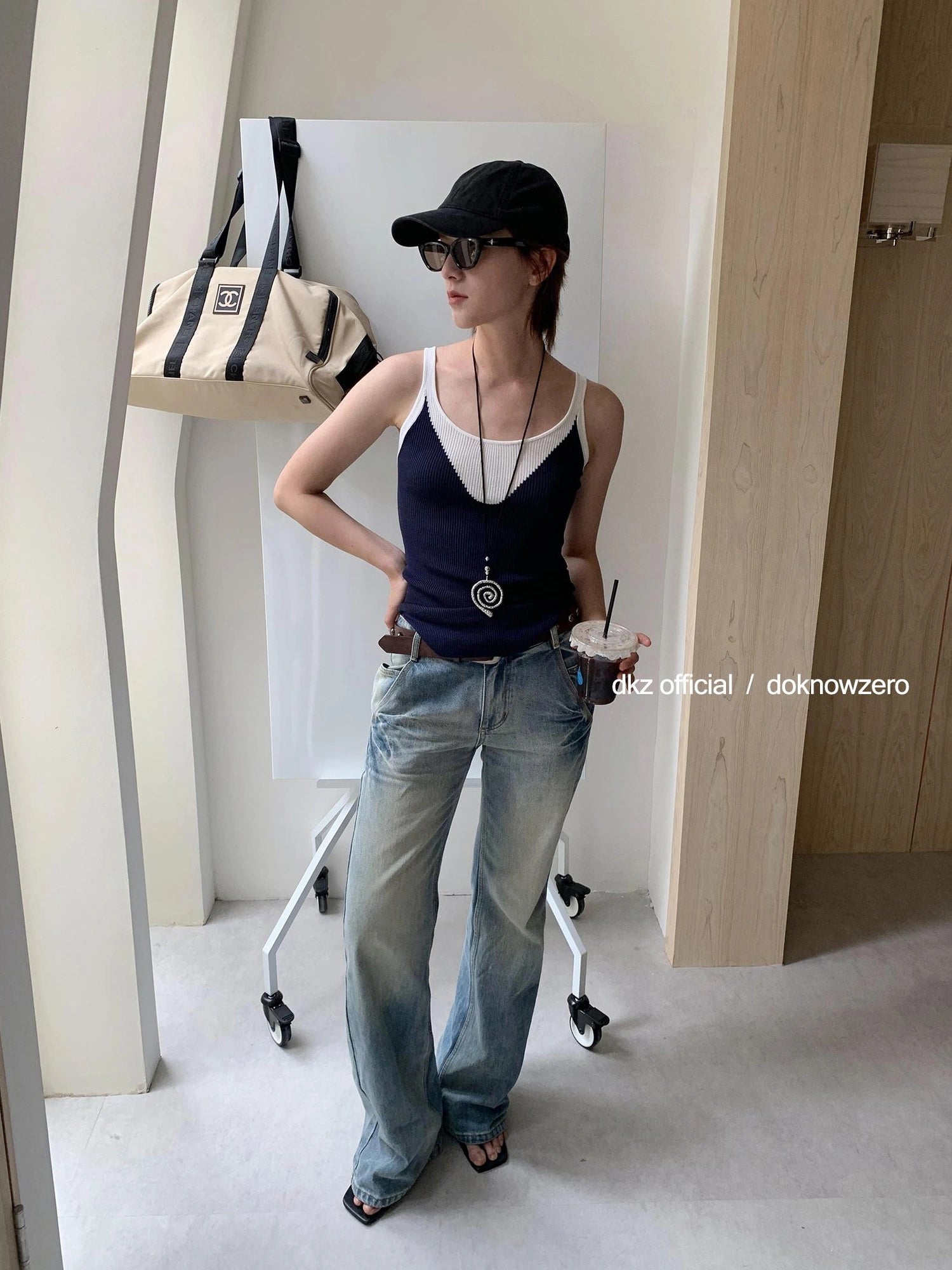Light Blue Flared Jeans With Lightning Wash