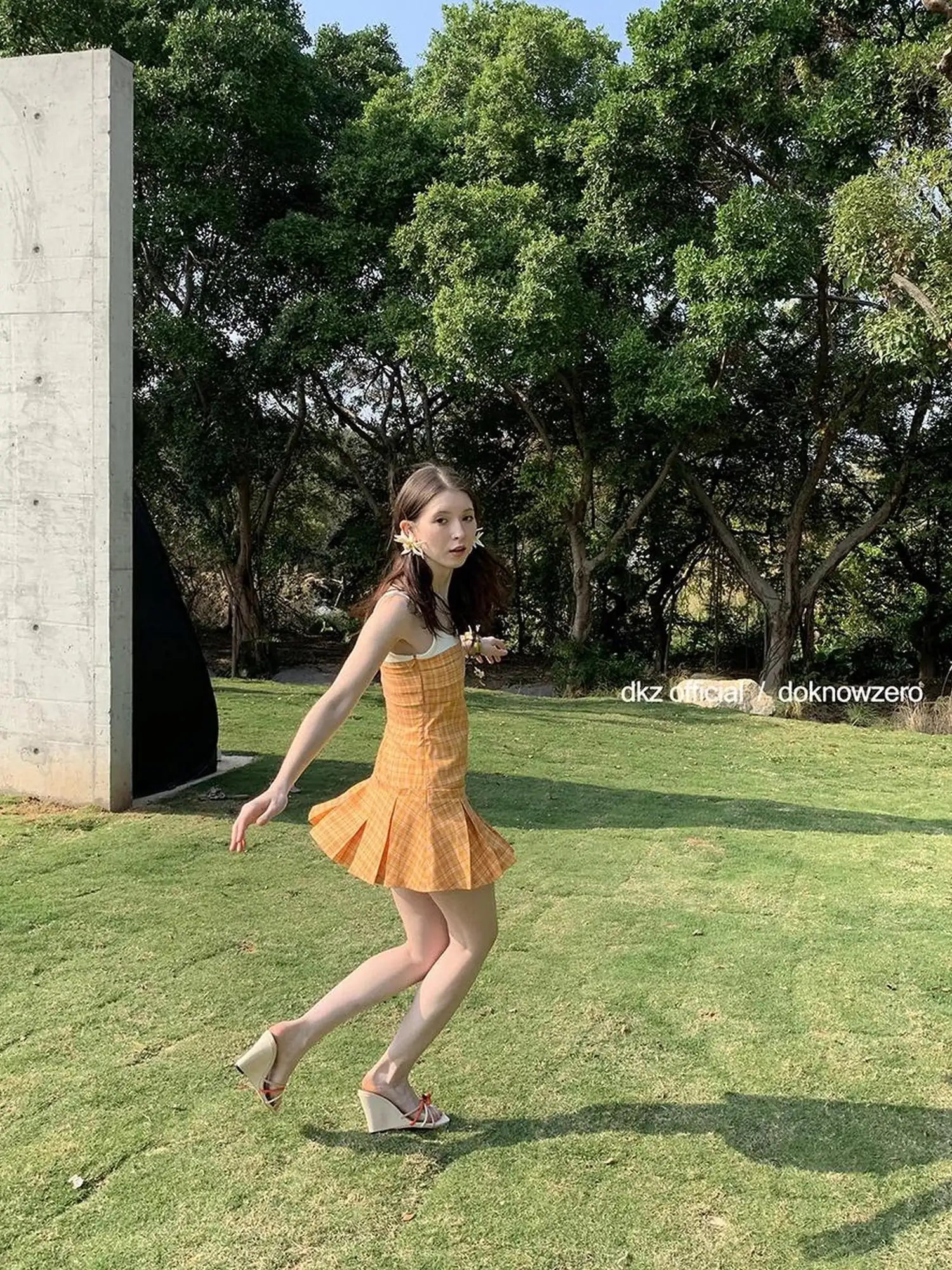 DKZ OFFICIAL Orange Plaid Strappy Midi Dress With Pleated Skirt