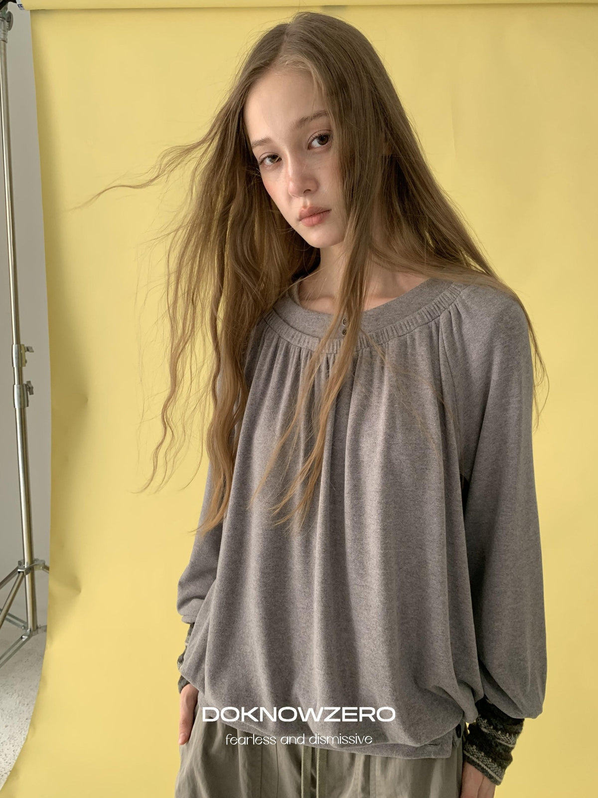 DKZ OFFICIAL Pleated Fleece Feel Round Neck Women&