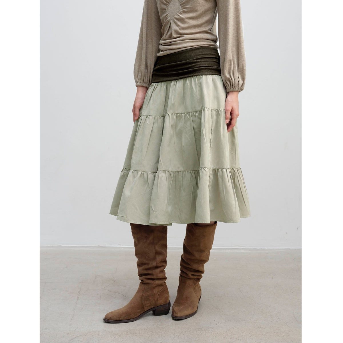 DKZ_OFFICIAL_Pleated_Fold_Over_Waist_Spliced_Faux_Fur_Layered_Cake_Women&