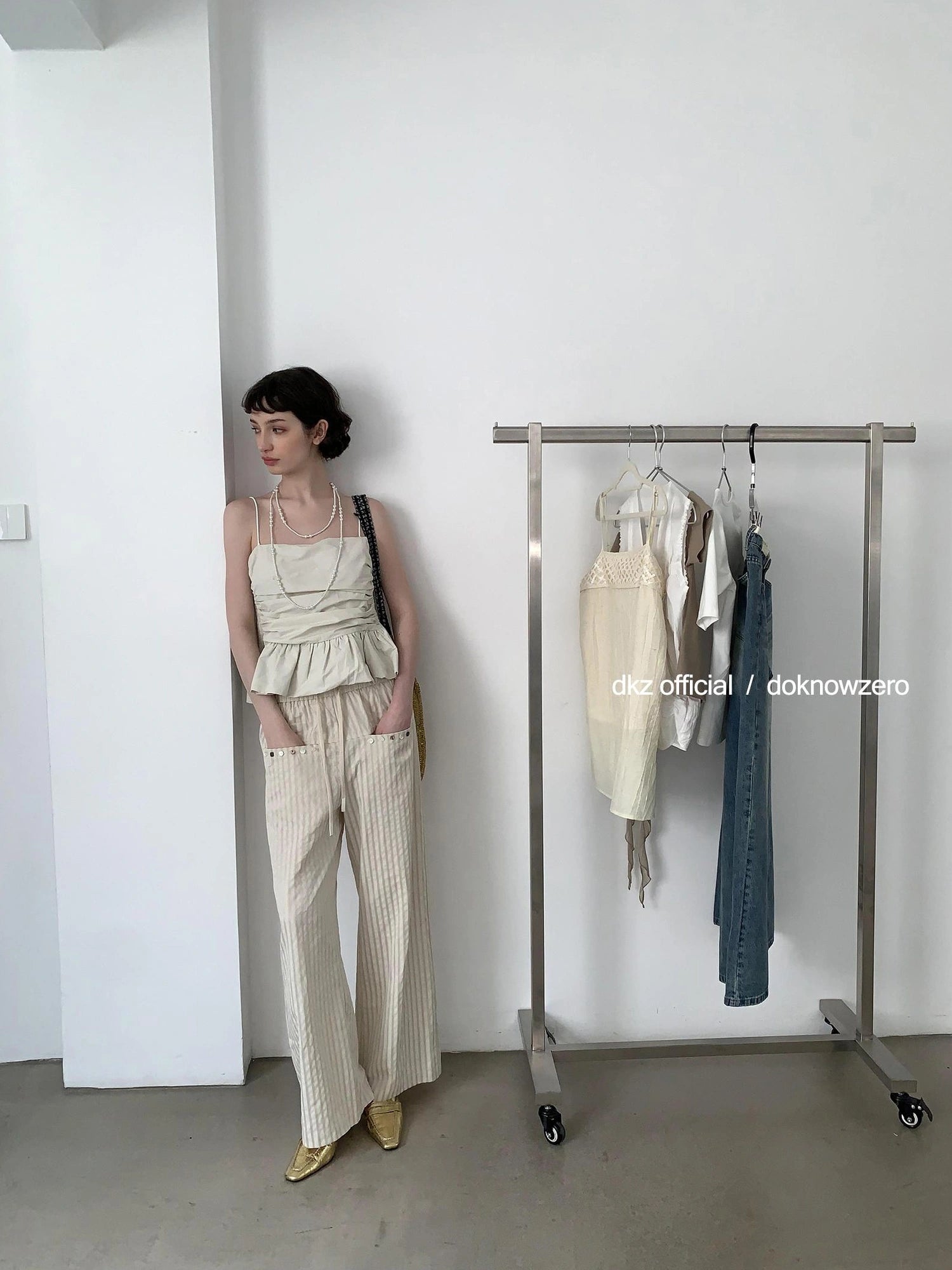 DKZ OFFICIAL Pleated Ruffle Hem Camisole Top