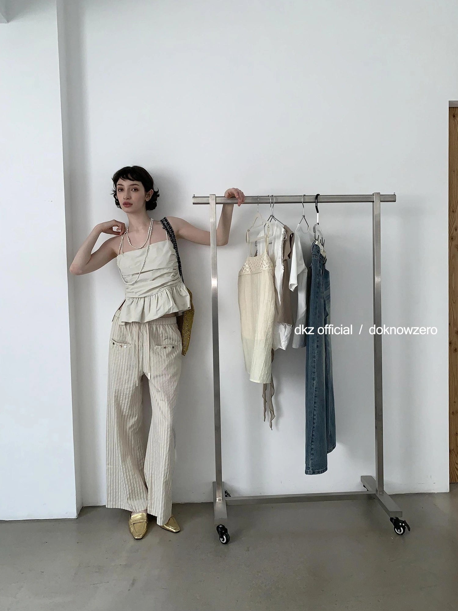 DKZ OFFICIAL Pleated Ruffle Hem Camisole Top