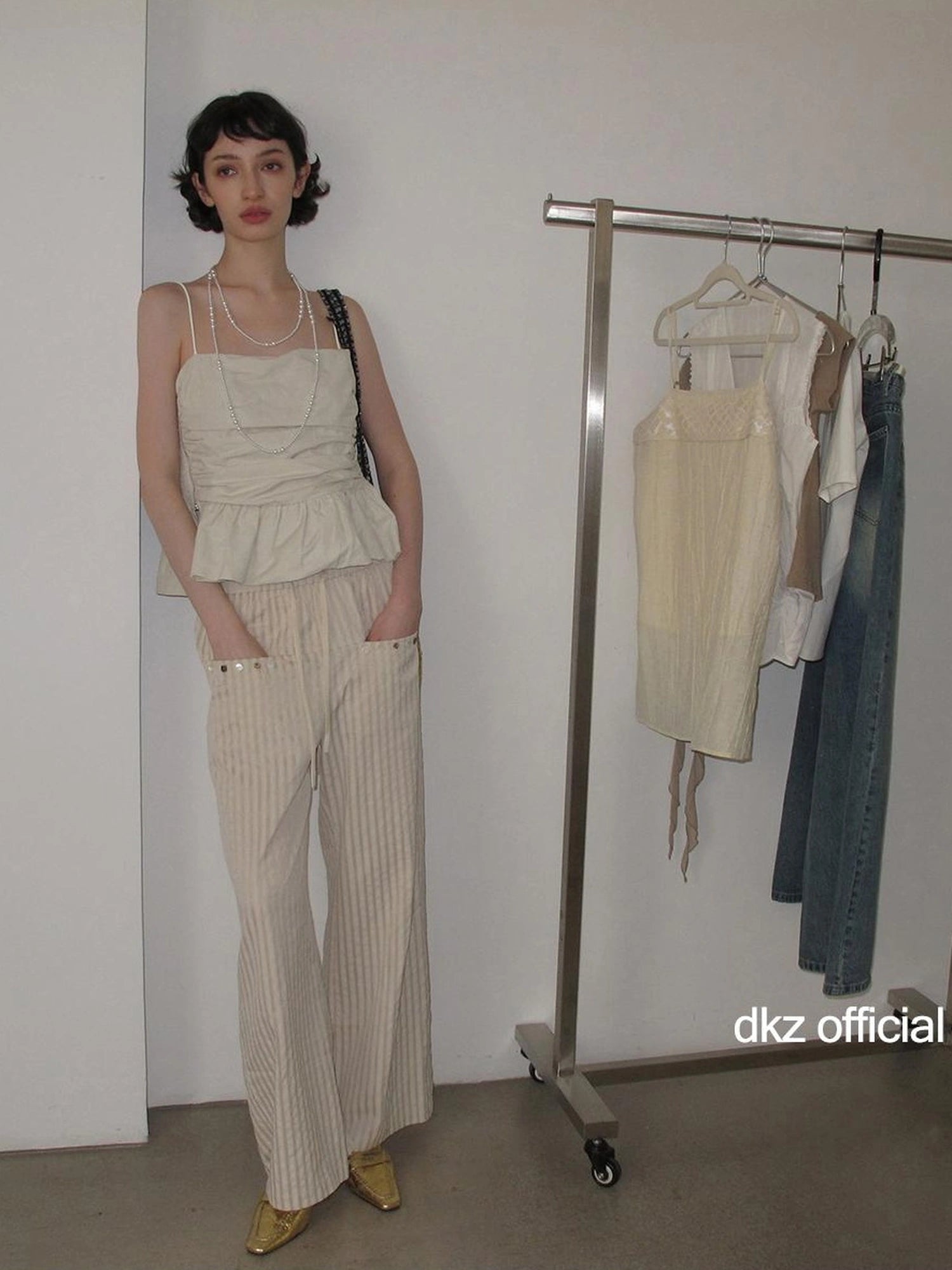 DKZ OFFICIAL Pleated Ruffle Hem Camisole Top