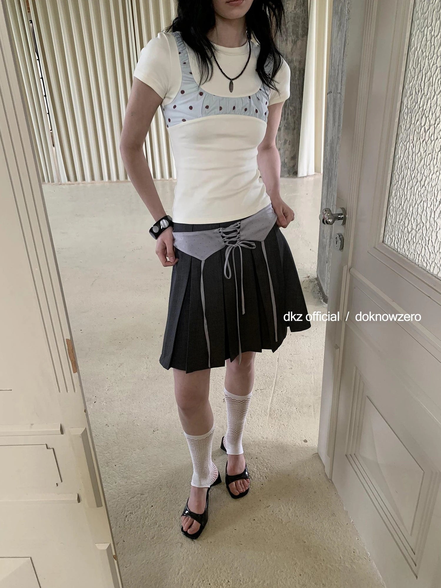 DKZ OFFICIAL Polka Dot Retro Fitted Short Sleeve T-shirt