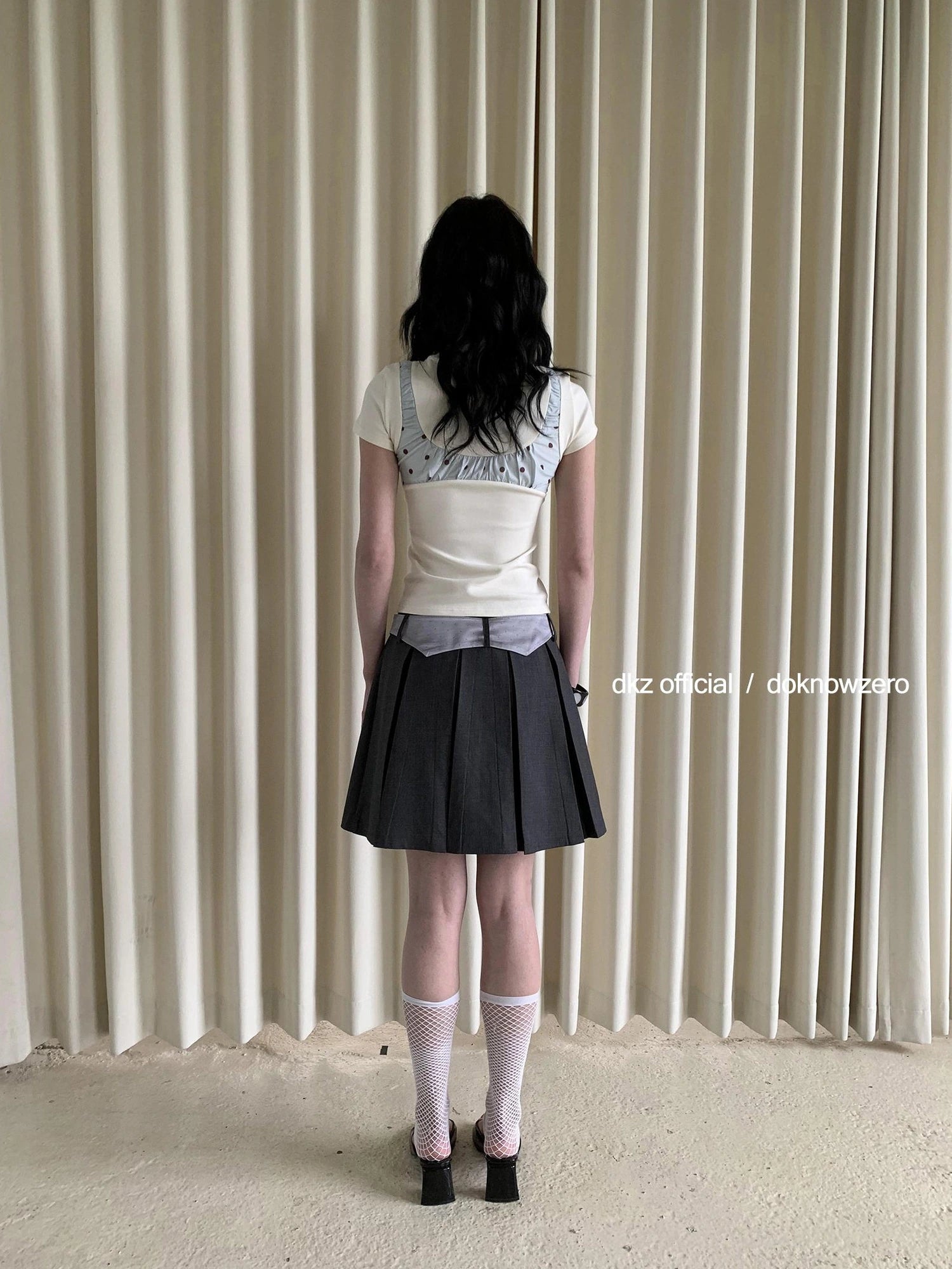 DKZ OFFICIAL Polka Dot Retro Fitted Short Sleeve T-shirt