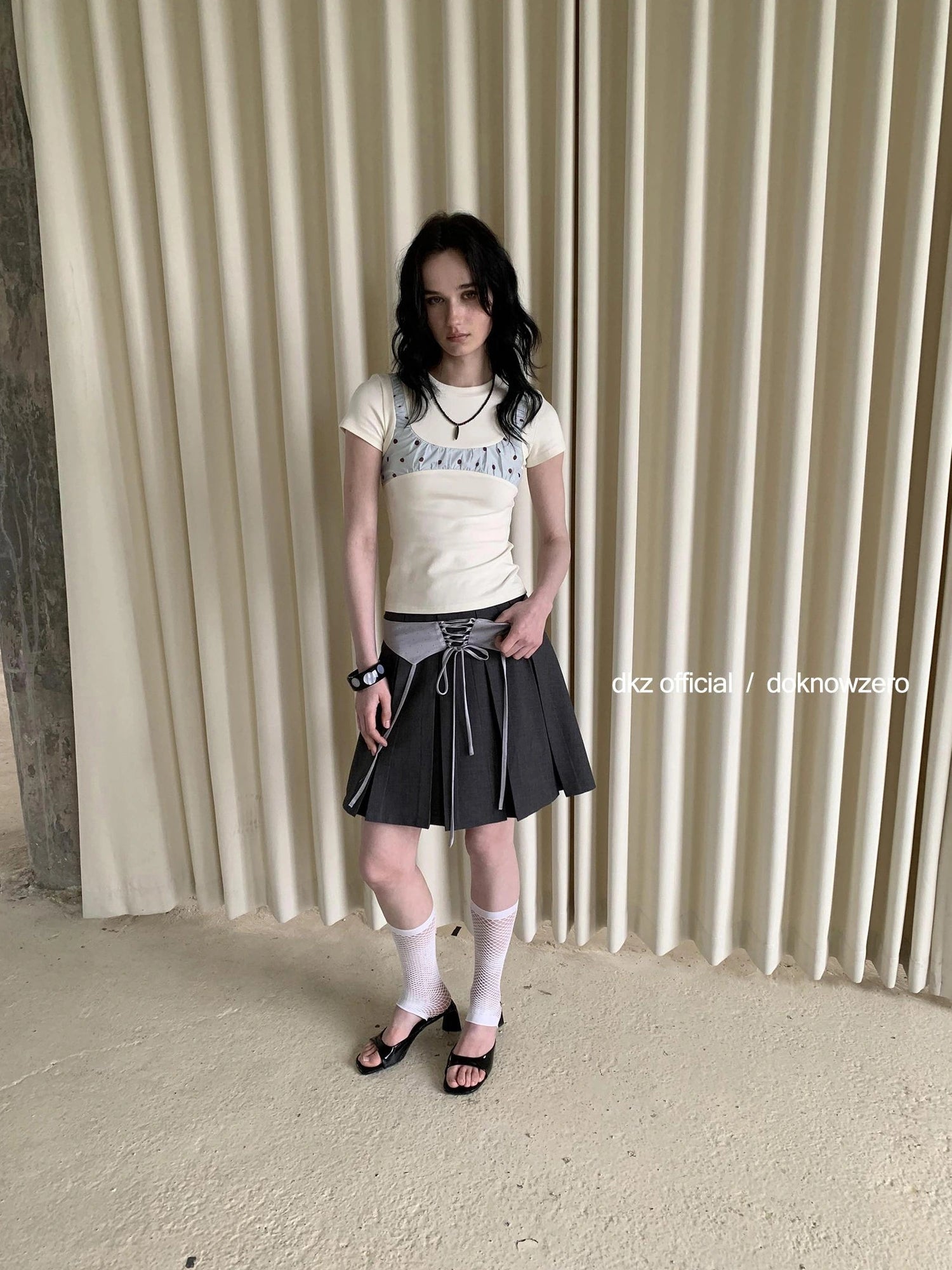 DKZ OFFICIAL Polka Dot Retro Fitted Short Sleeve T-shirt